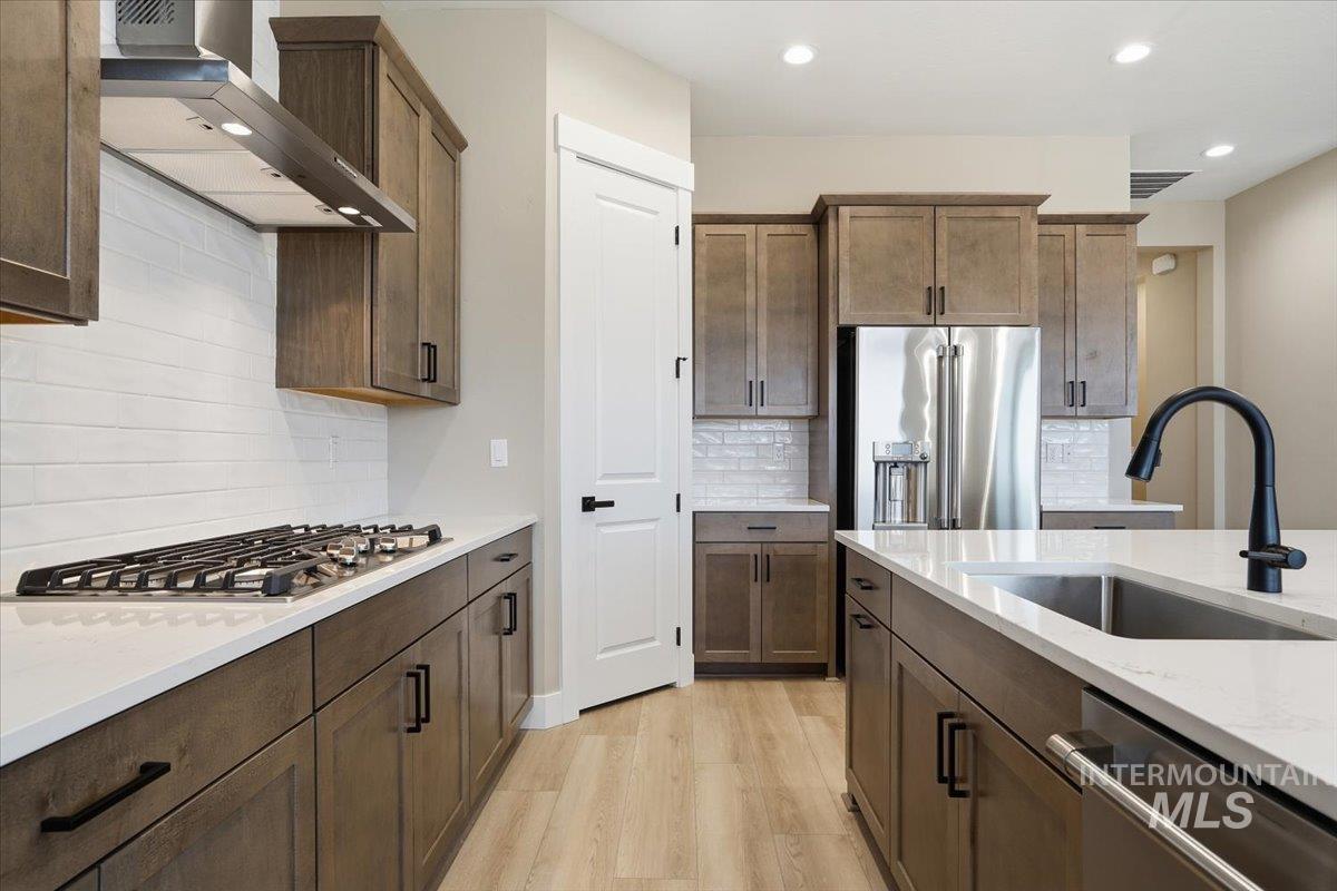 8906 W Teratai St., Star, Idaho 83669, 3 Bedrooms, 2.5 Bathrooms, Residential For Sale, Price $784,990,MLS 98990084