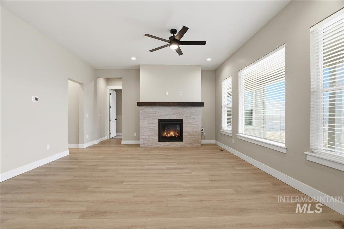8906 W Teratai St., Star, Idaho 83669, 3 Bedrooms, 2.5 Bathrooms, Residential For Sale, Price $784,990,MLS 98990084