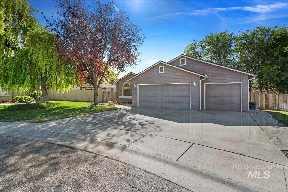 406 Madrone Cir, Nampa, Idaho 83686, 3 Bedrooms, 2 Bathrooms, Residential For Sale, Price $375,000, 98990088