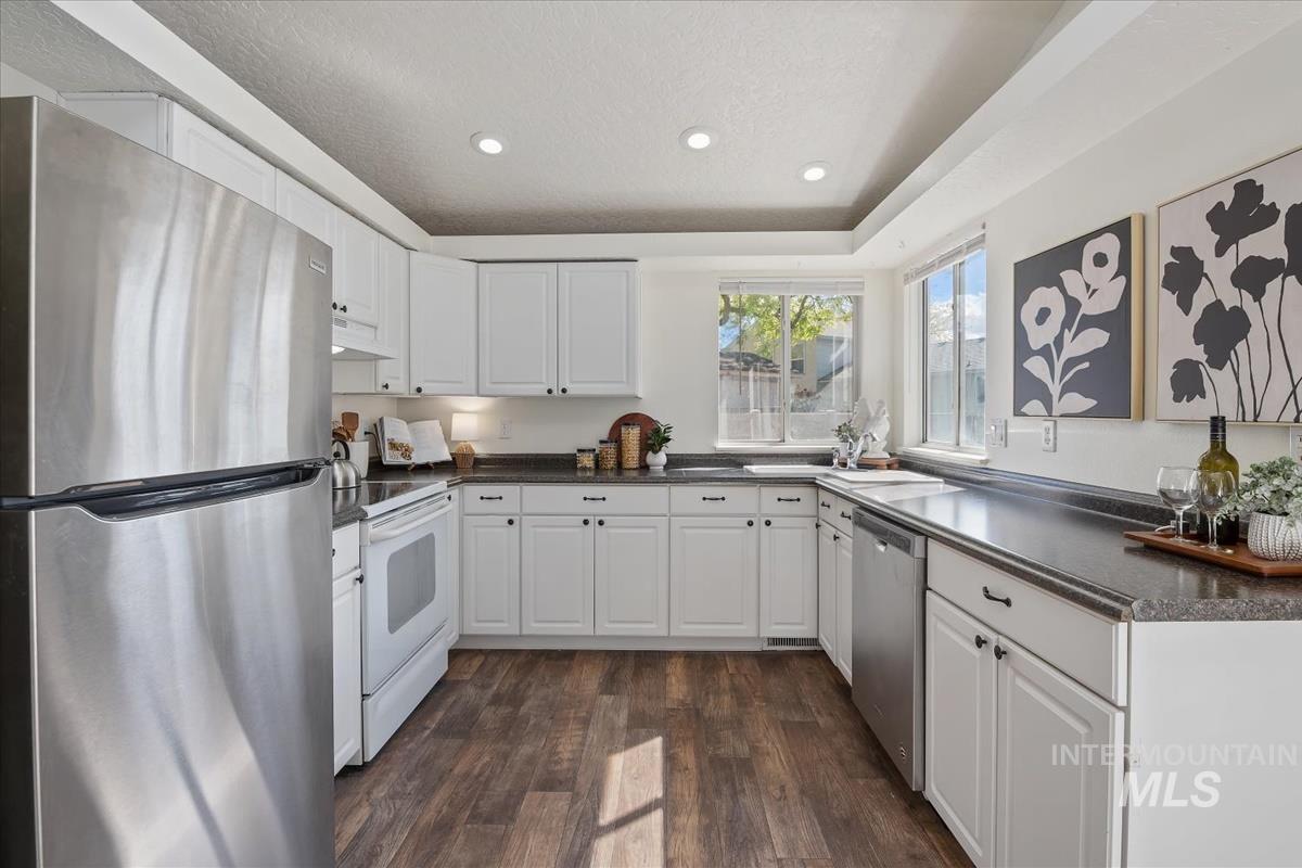 406 Madrone Cir, Nampa, Idaho 83686, 3 Bedrooms, 2 Bathrooms, Residential For Sale, Price $375,000, 98990088