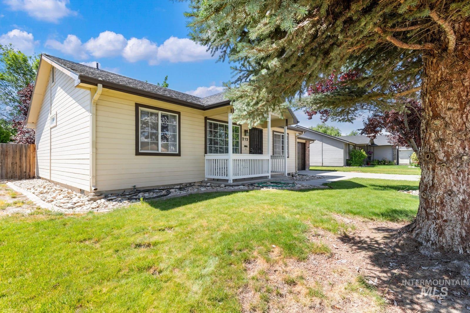 213 Boardwalk Way, Middleton, Idaho 83644, 3 Bedrooms, 2 Bathrooms, Residential For Sale, Price $340,000, 98990090