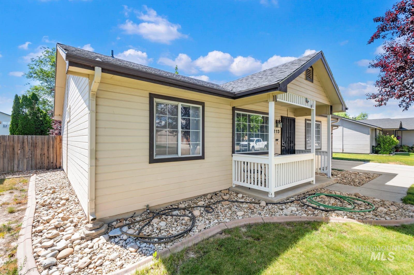 213 Boardwalk Way, Middleton, Idaho 83644, 3 Bedrooms, 2 Bathrooms, Residential For Sale, Price $340,000, 98990090