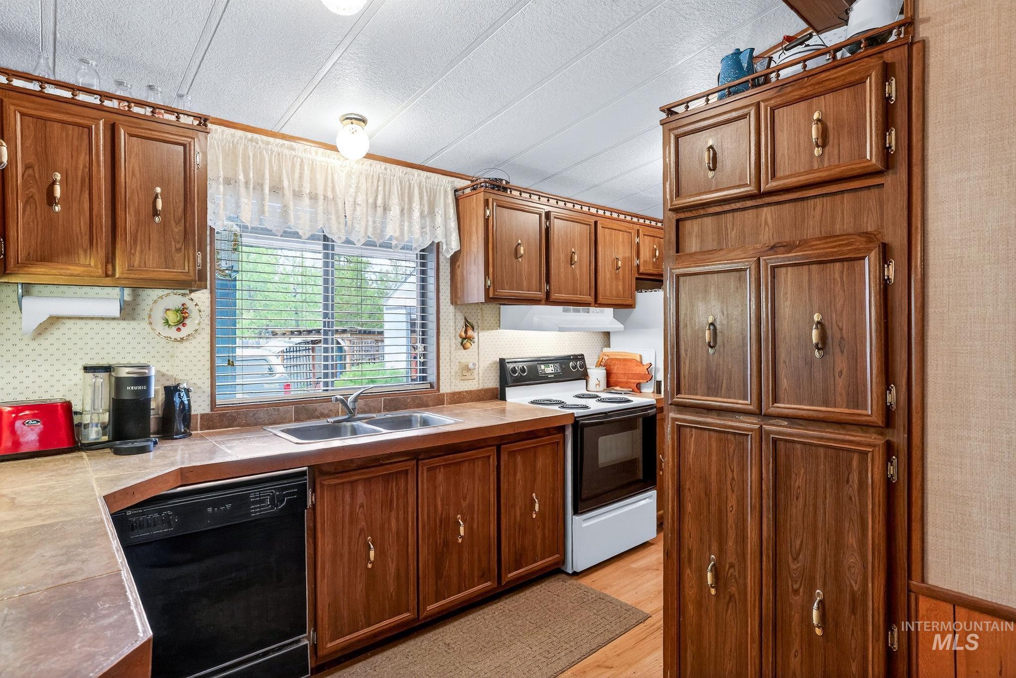 13122 Tucker Rd., Donnelly, Idaho 83615, 3 Bedrooms, 2 Bathrooms, Residential For Sale, Price $340,000,MLS 98990095