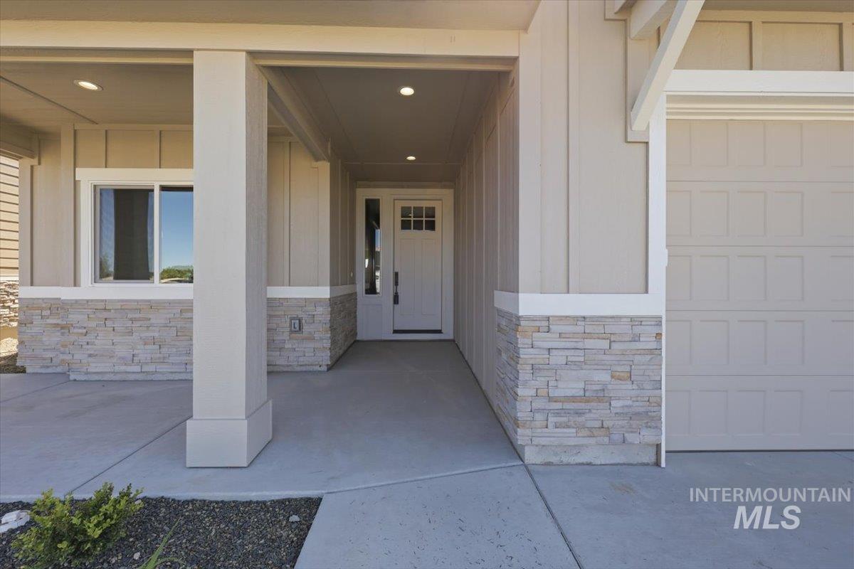 9394 S Sapper Hill Ave, Kuna, Idaho 83634, 3 Bedrooms, 2 Bathrooms, Residential For Sale, Price $619,900, 98990098