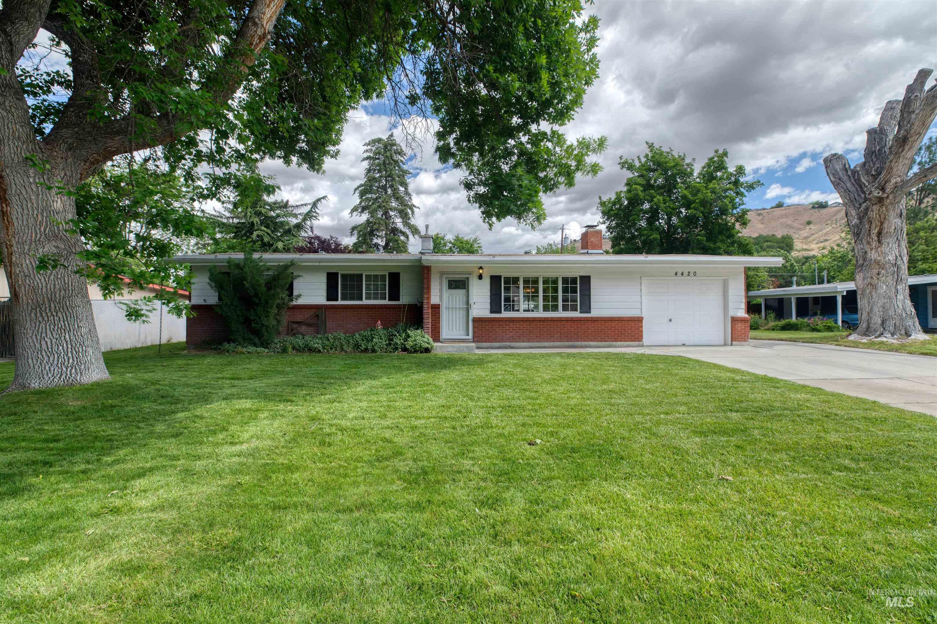 4420 W Clearview Dr, Boise, Idaho 83703, 3 Bedrooms, 2 Bathrooms, Residential For Sale, Price $524,900, 98990103