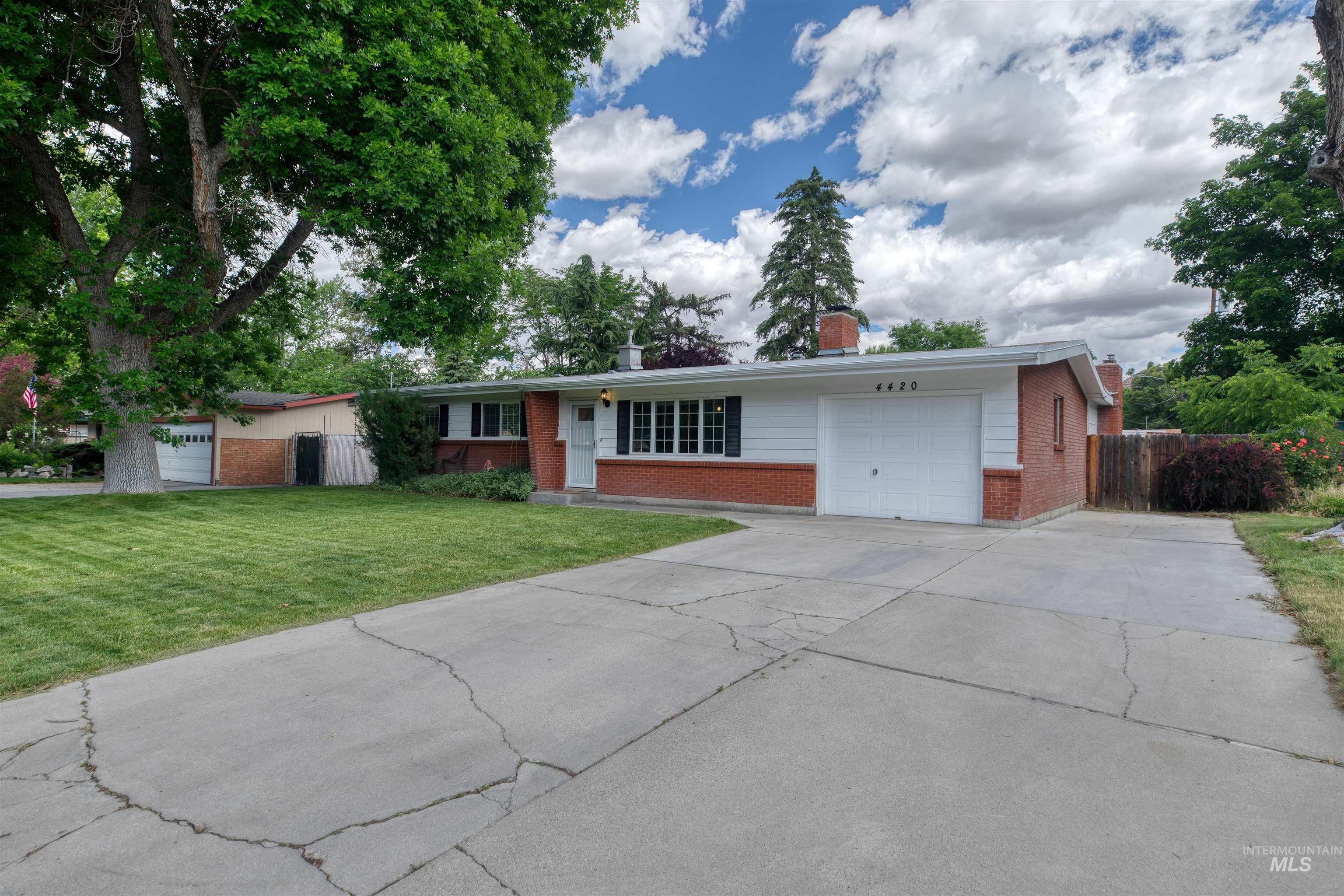 4420 W Clearview Dr, Boise, Idaho 83703, 3 Bedrooms, 2 Bathrooms, Residential For Sale, Price $524,900, 98990103