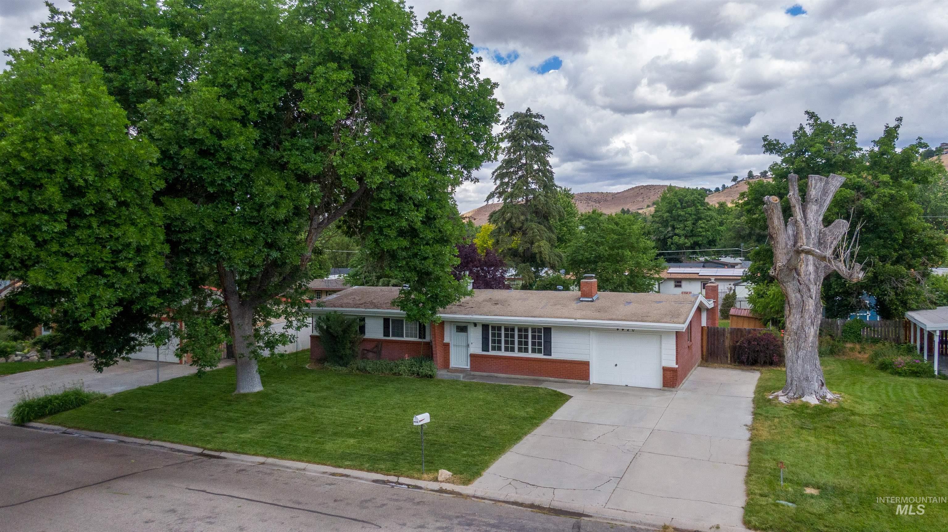 4420 W Clearview Dr, Boise, Idaho 83703, 3 Bedrooms, 2 Bathrooms, Residential For Sale, Price $524,900, 98990103