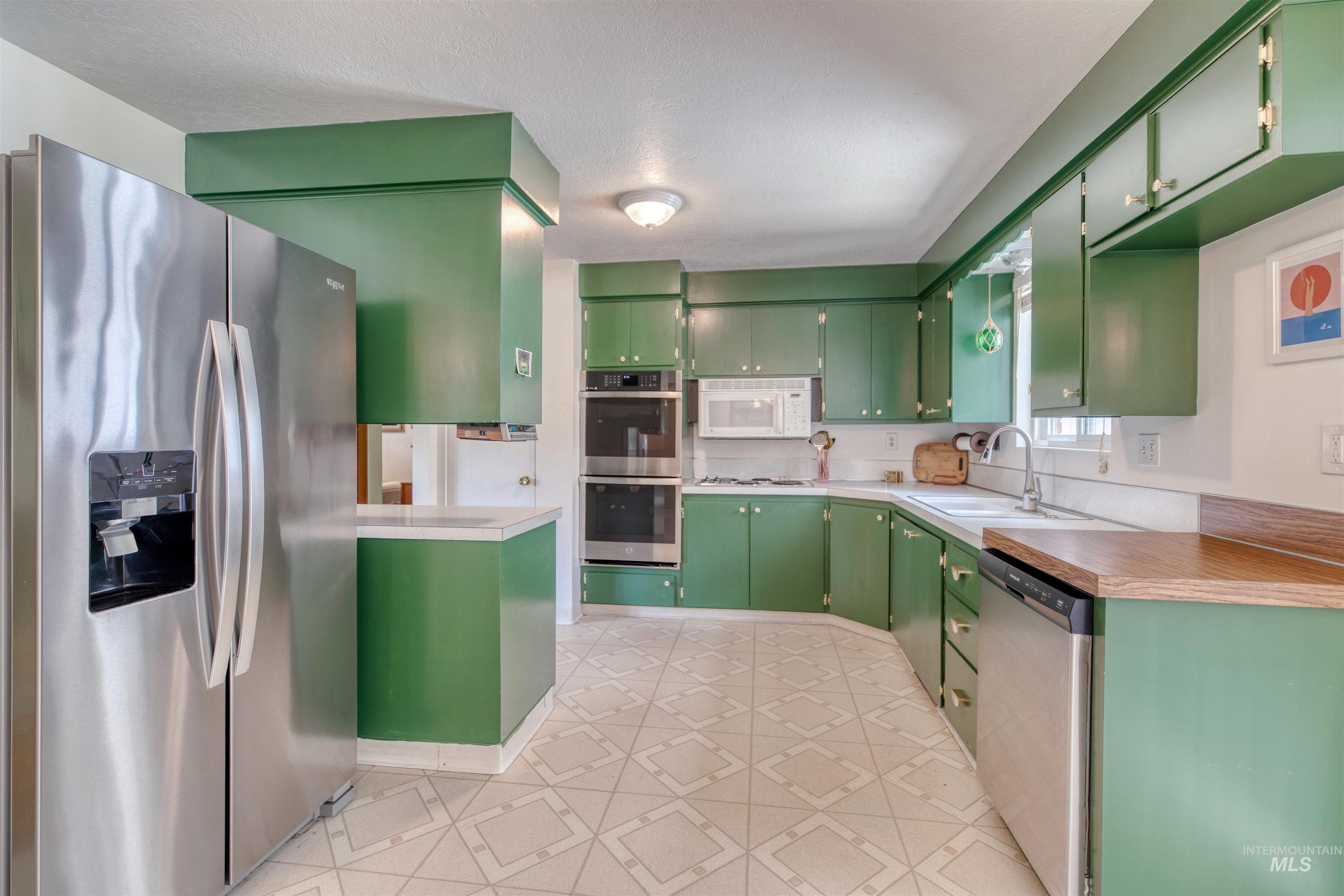 4420 W Clearview Dr, Boise, Idaho 83703, 3 Bedrooms, 2 Bathrooms, Residential For Sale, Price $524,900, 98990103