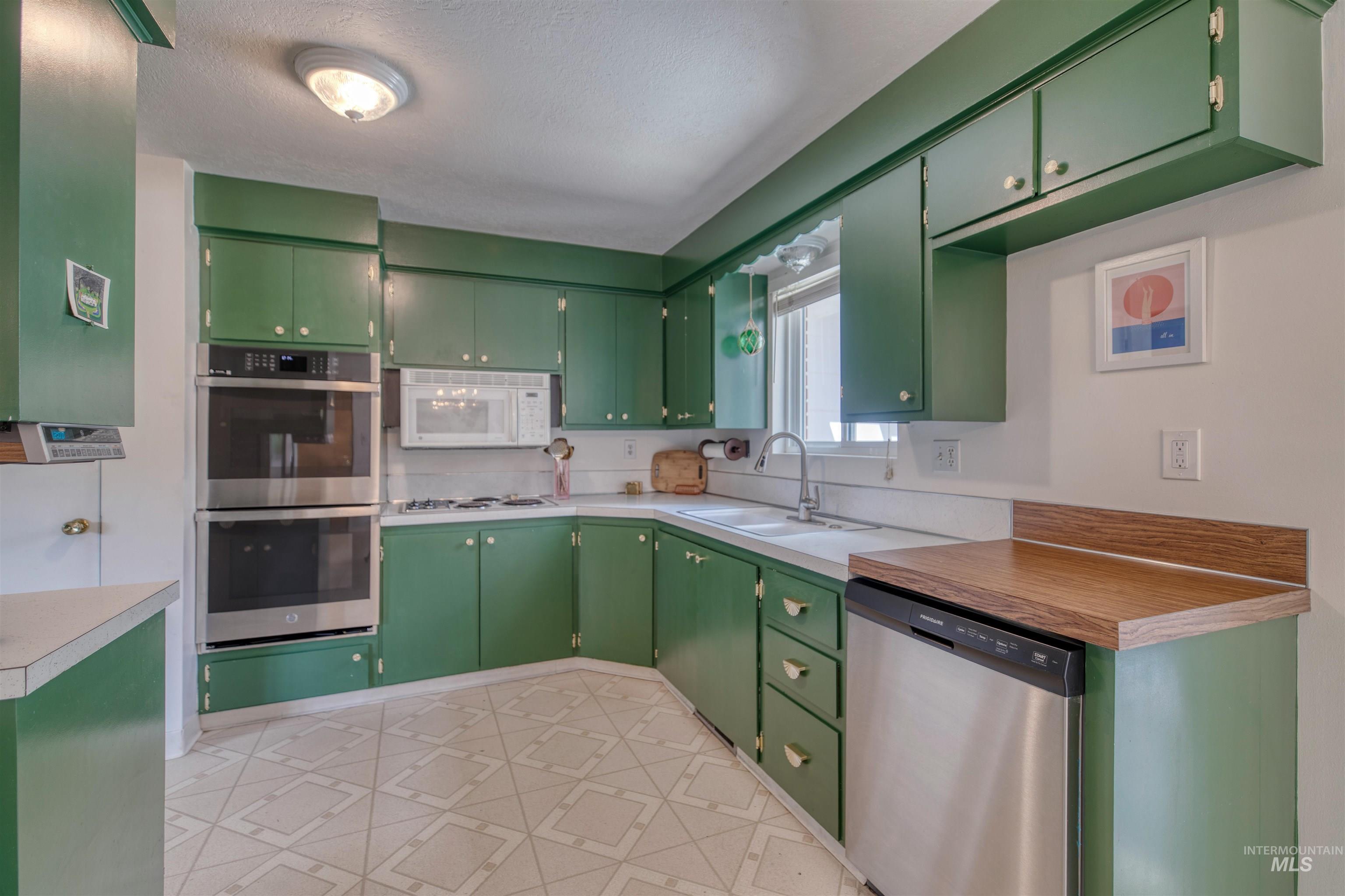 4420 W Clearview Dr, Boise, Idaho 83703, 3 Bedrooms, 2 Bathrooms, Residential For Sale, Price $524,900, 98990103