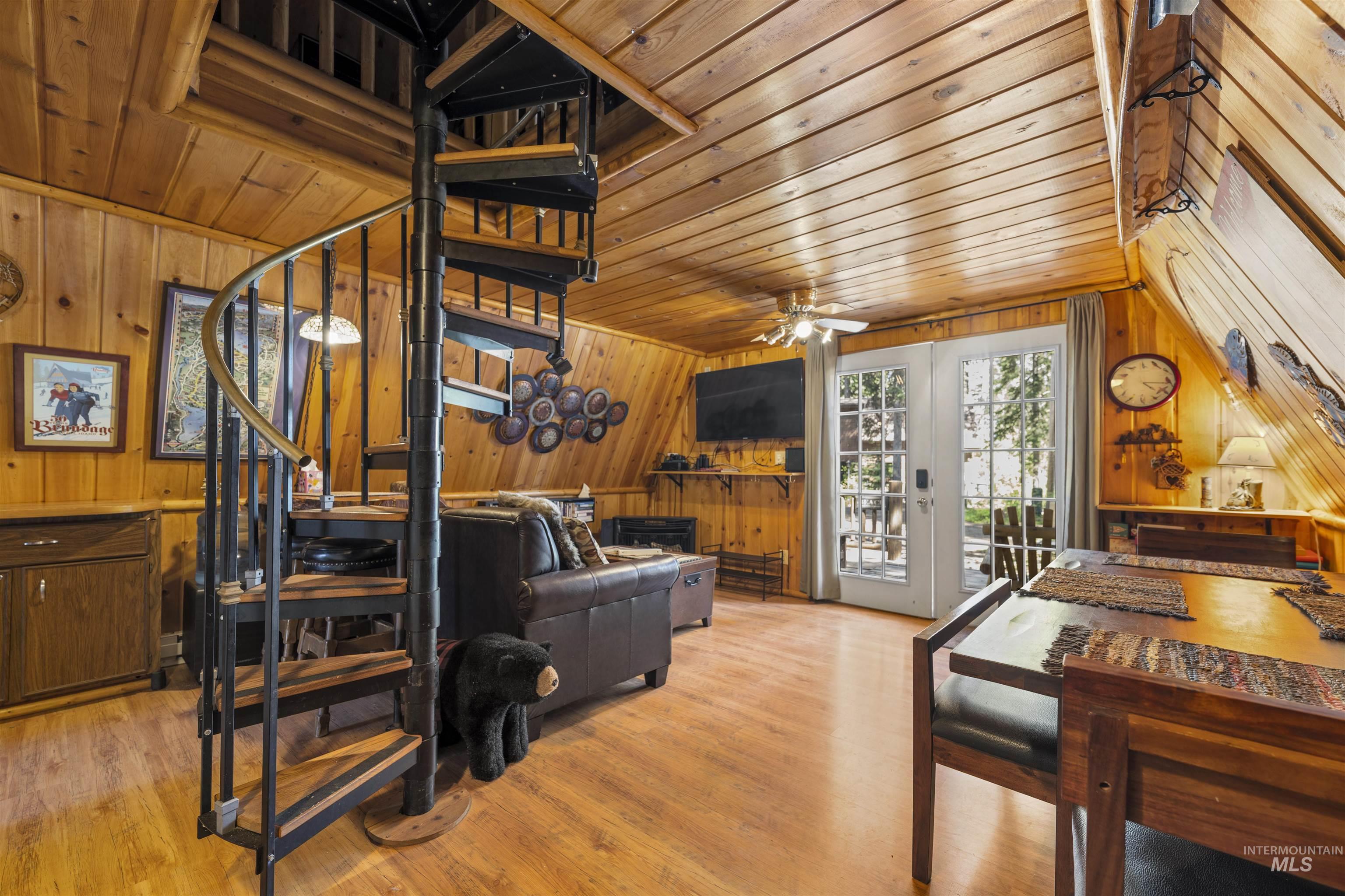 2047 Ferndale Way, McCall, Idaho 83638, 2 Bedrooms, 1 Bathroom, Residential For Sale, Price $725,000,MLS 98990108