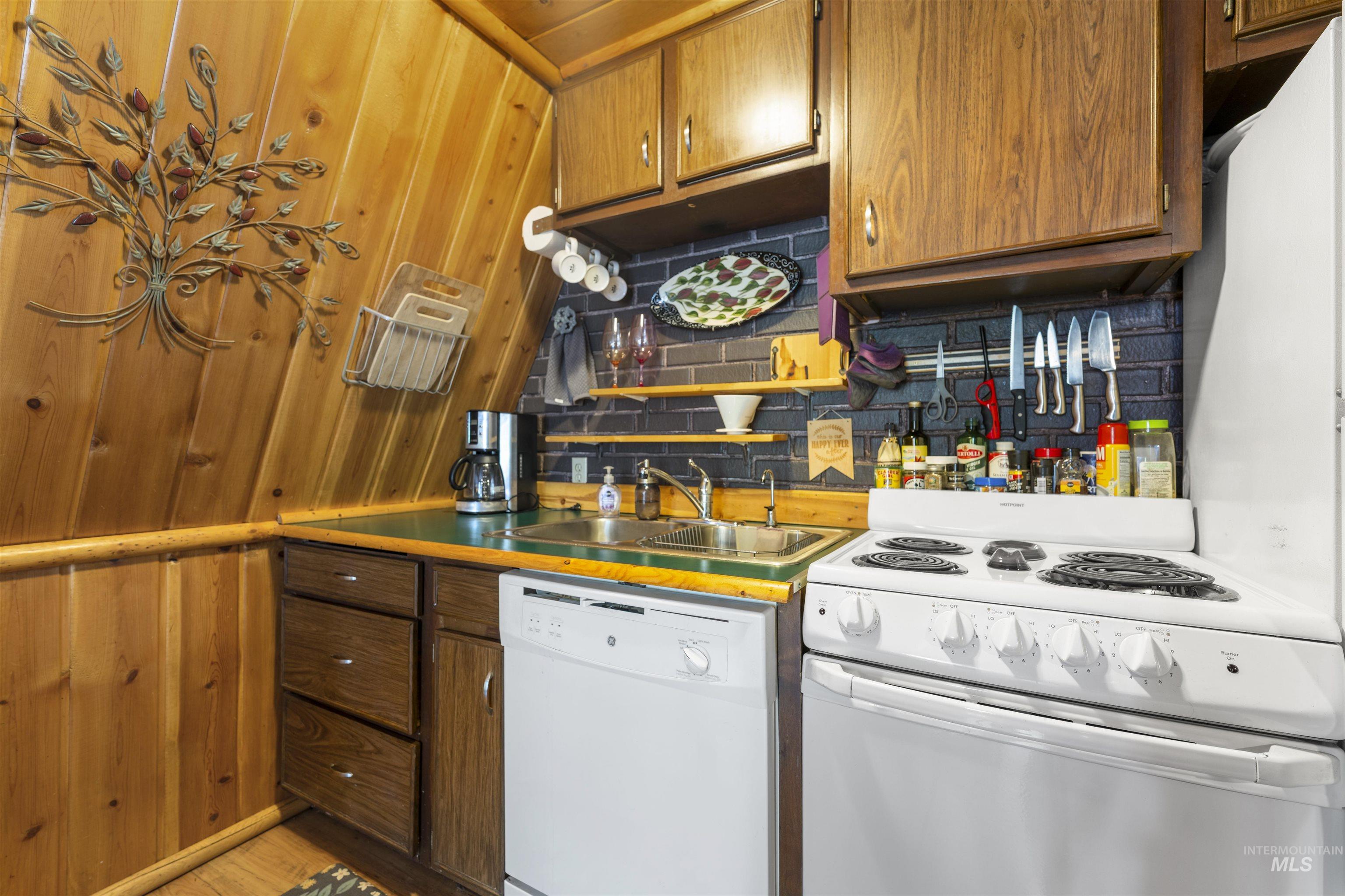 2047 Ferndale Way, McCall, Idaho 83638, 2 Bedrooms, 1 Bathroom, Residential For Sale, Price $725,000,MLS 98990108