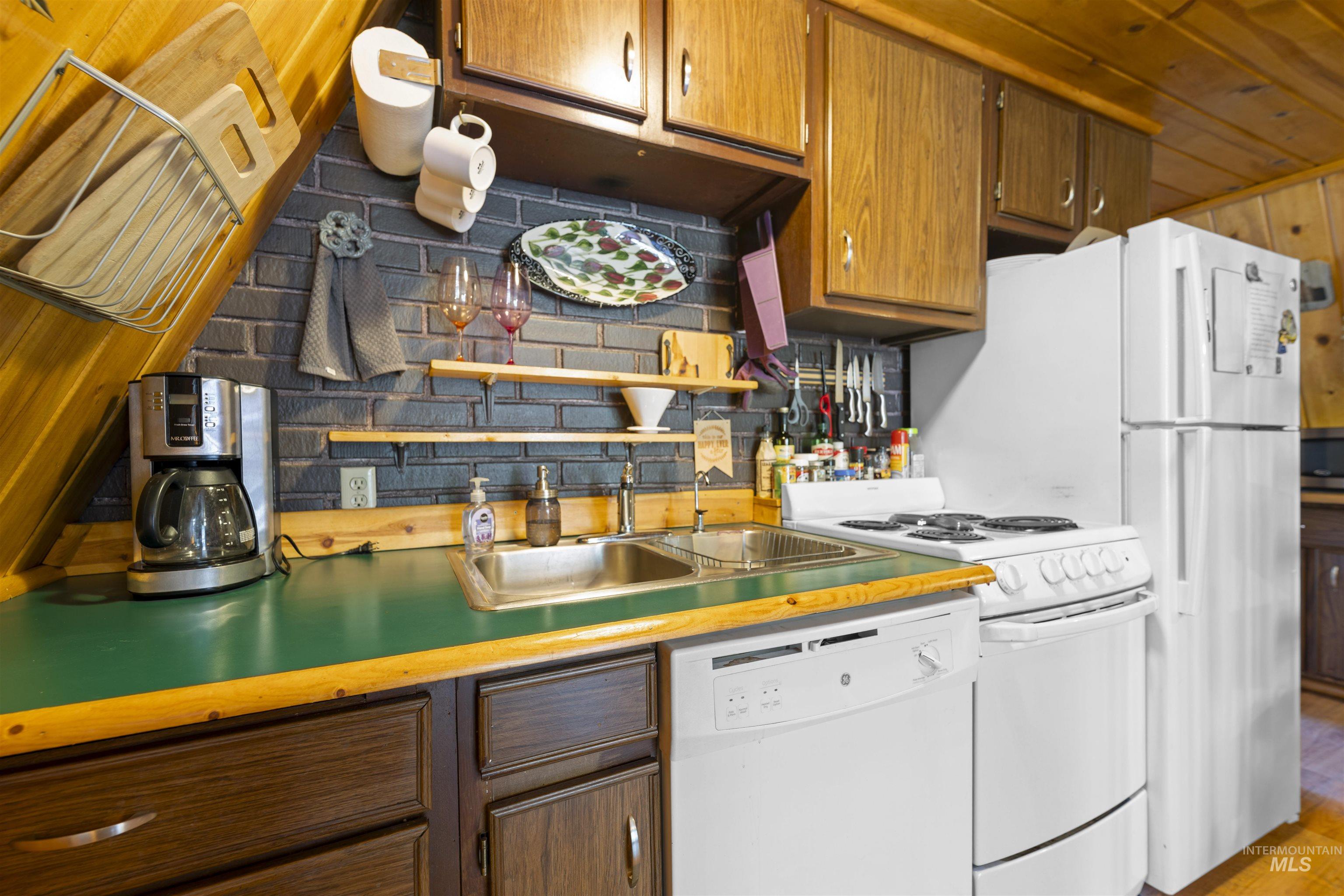2047 Ferndale Way, McCall, Idaho 83638, 2 Bedrooms, 1 Bathroom, Residential For Sale, Price $725,000,MLS 98990108