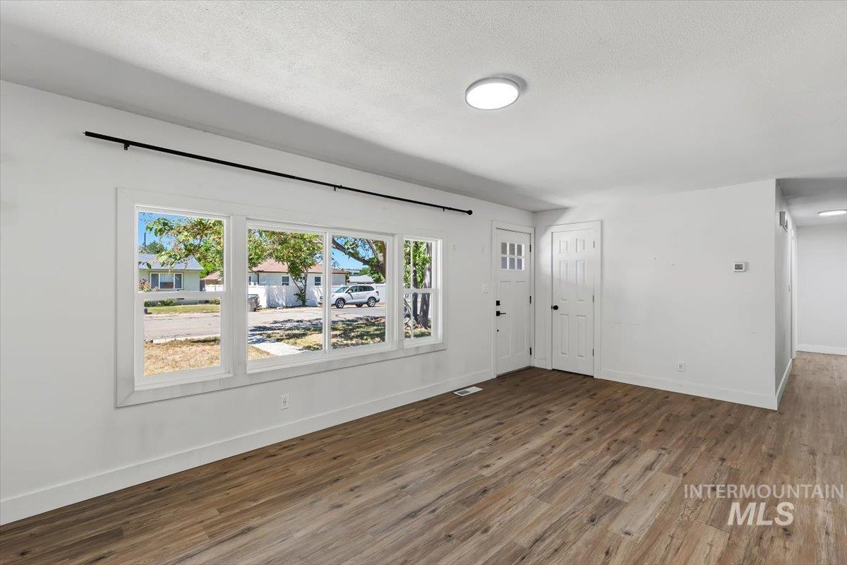 820 N Baker St, Boise, Idaho 83706, 3 Bedrooms, 1.5 Bathrooms, Residential For Sale, Price $429,000,MLS 98990113