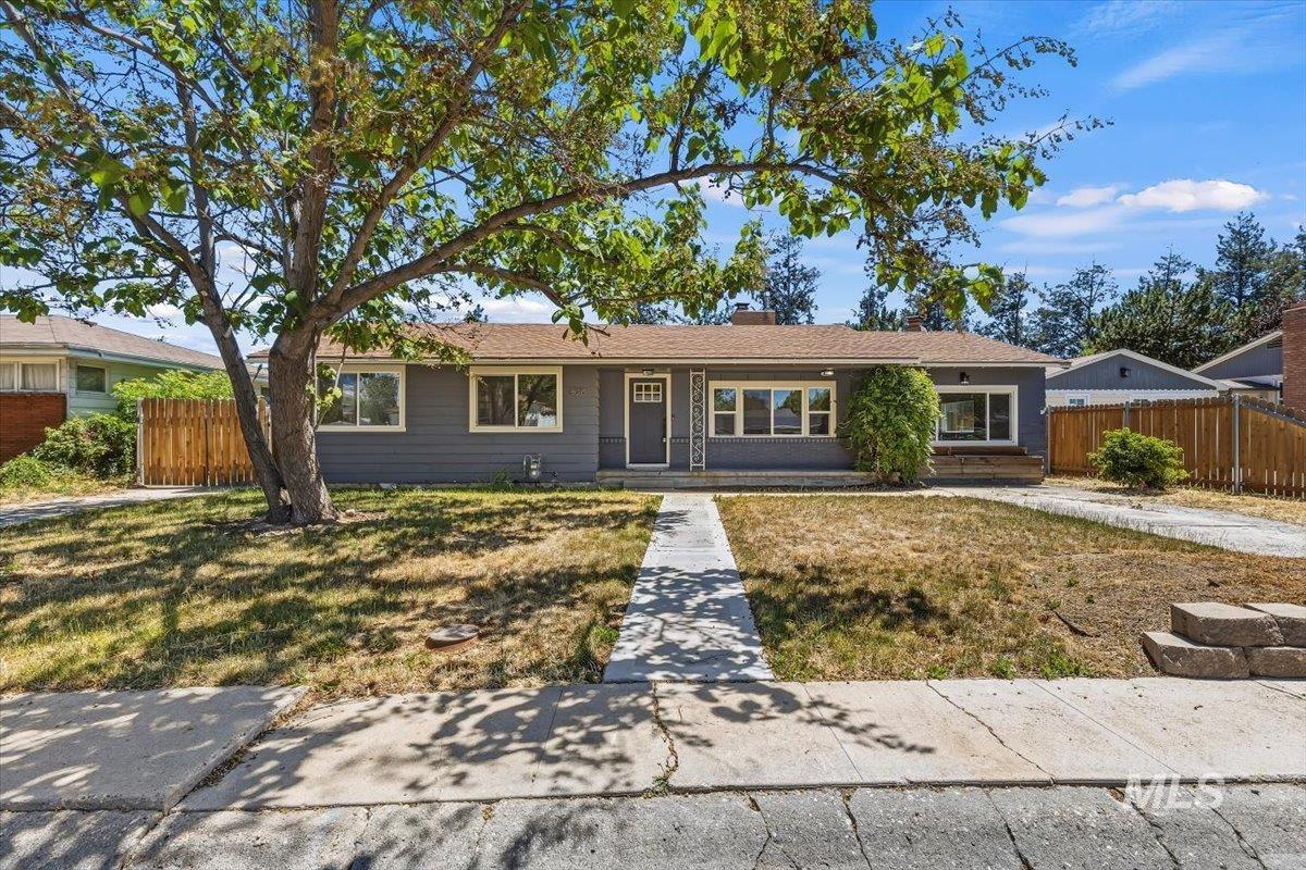 820 N Baker St, Boise, Idaho 83706, 3 Bedrooms, 1.5 Bathrooms, Residential For Sale, Price $429,000,MLS 98990113