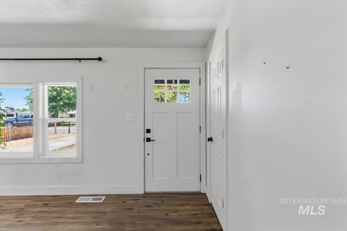 820 N Baker St, Boise, Idaho 83706, 3 Bedrooms, 1.5 Bathrooms, Residential For Sale, Price $429,000,MLS 98990113