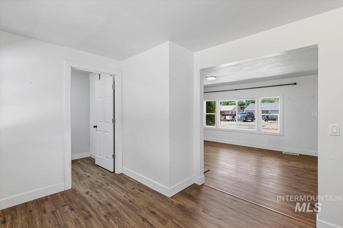 820 N Baker St, Boise, Idaho 83706, 3 Bedrooms, 1.5 Bathrooms, Residential For Sale, Price $429,000,MLS 98990113