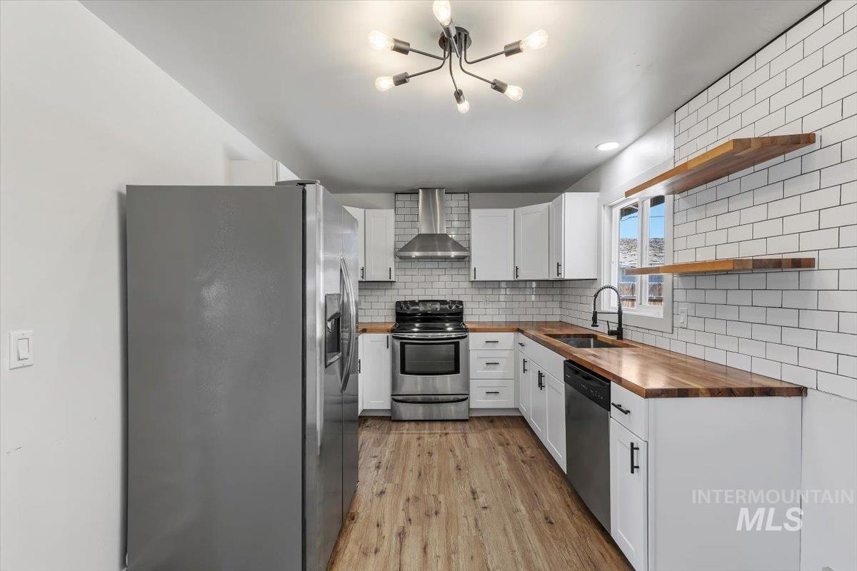 820 N Baker St, Boise, Idaho 83706, 3 Bedrooms, 1.5 Bathrooms, Residential For Sale, Price $429,000,MLS 98990113