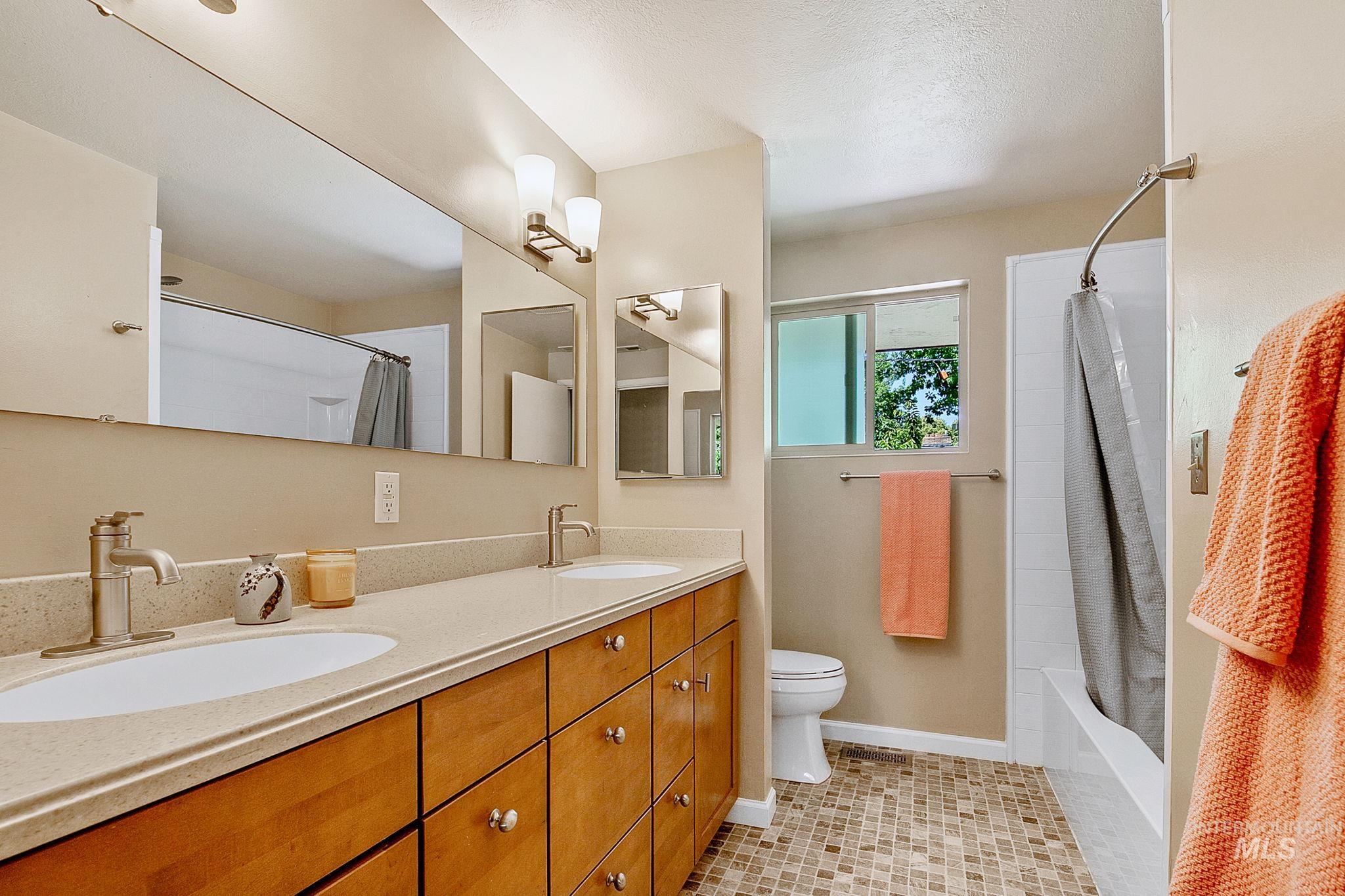 5932 W Poplar dr., Boise, Idaho 83704, 4 Bedrooms, 2 Bathrooms, Residential For Sale, Price $679,000,MLS 98990115