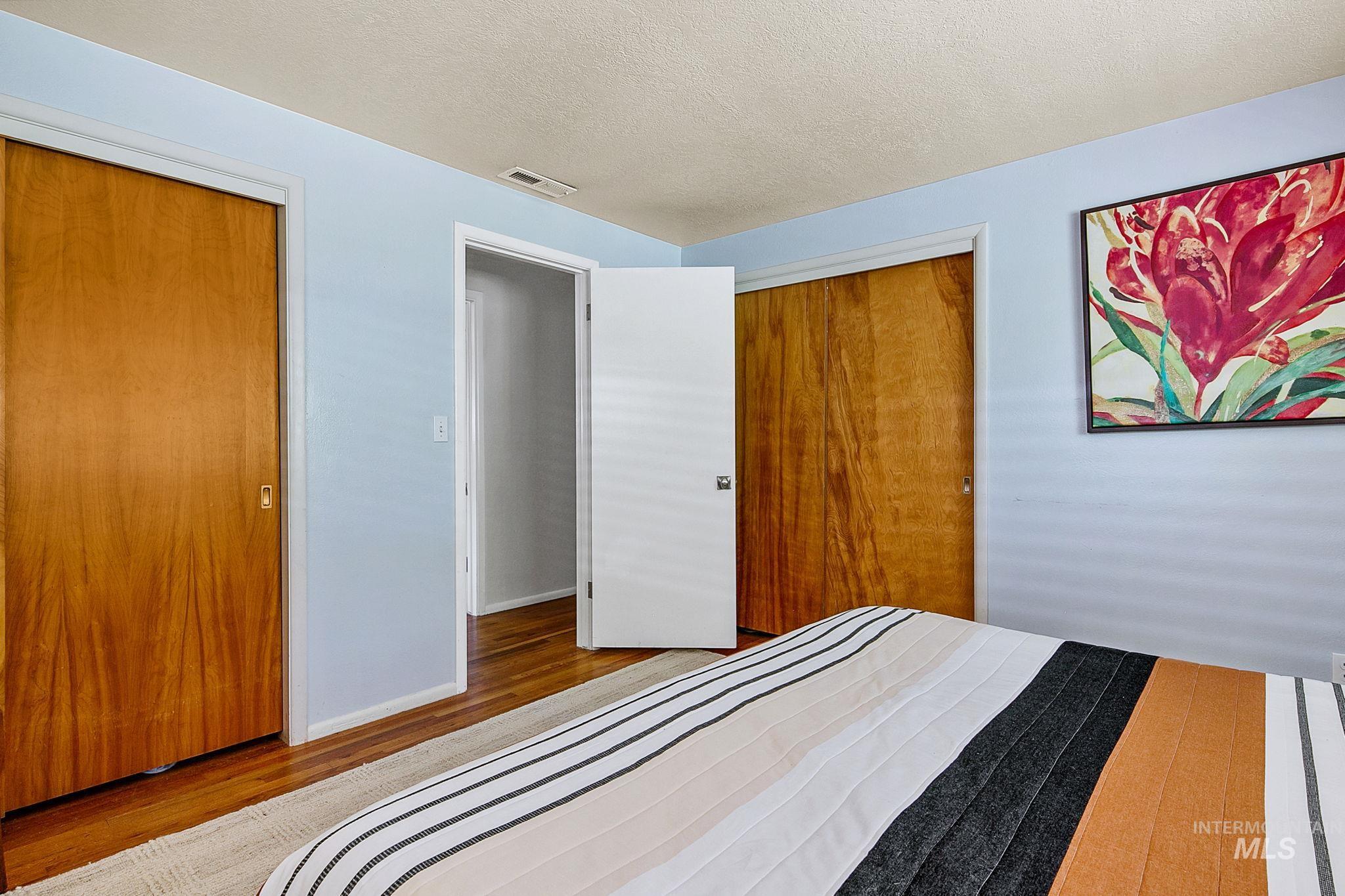 5932 W Poplar dr., Boise, Idaho 83704, 4 Bedrooms, 2 Bathrooms, Residential For Sale, Price $679,000,MLS 98990115