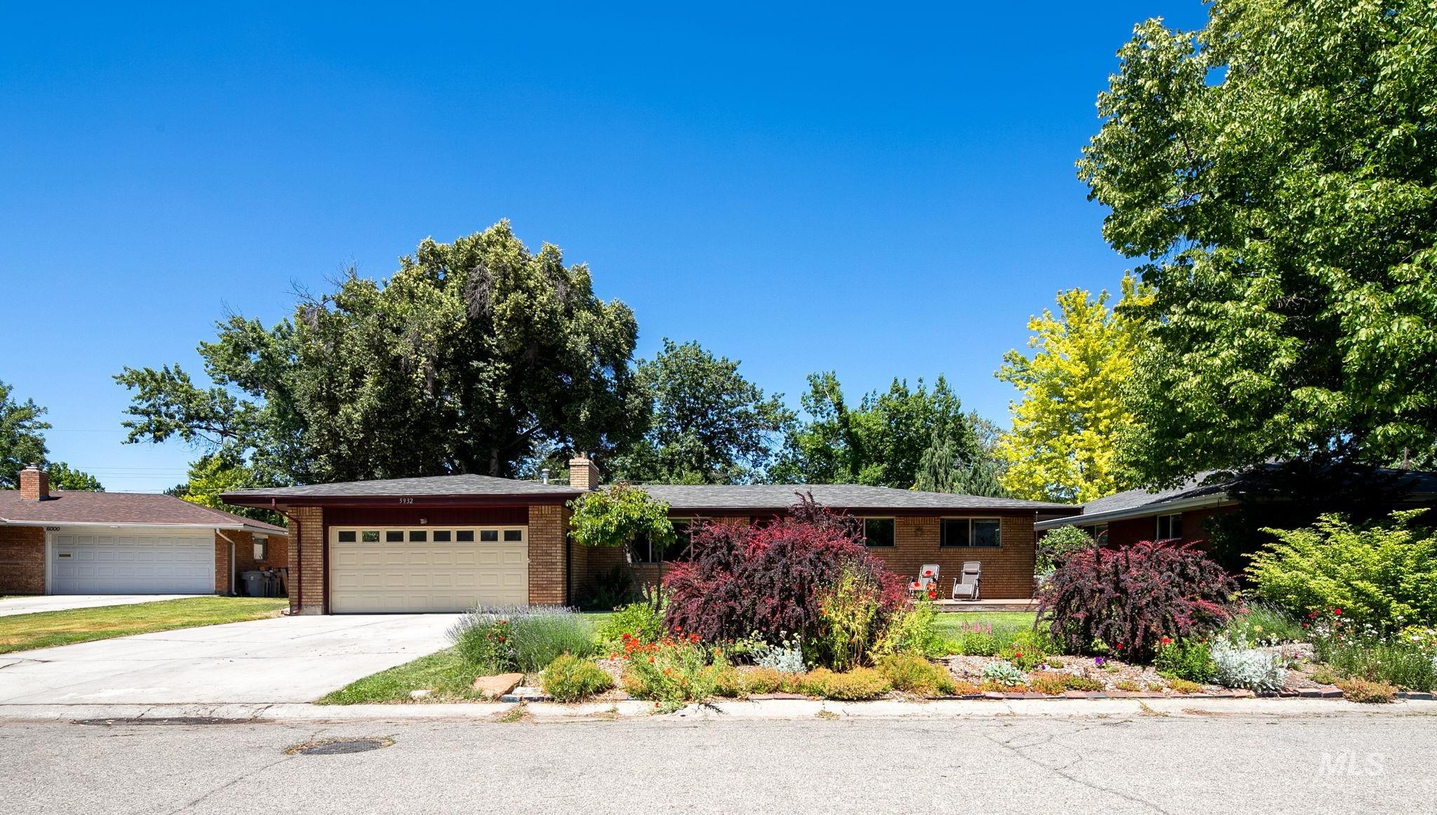 5932 W Poplar dr., Boise, Idaho 83704, 4 Bedrooms, 2 Bathrooms, Residential For Sale, Price $679,000,MLS 98990115