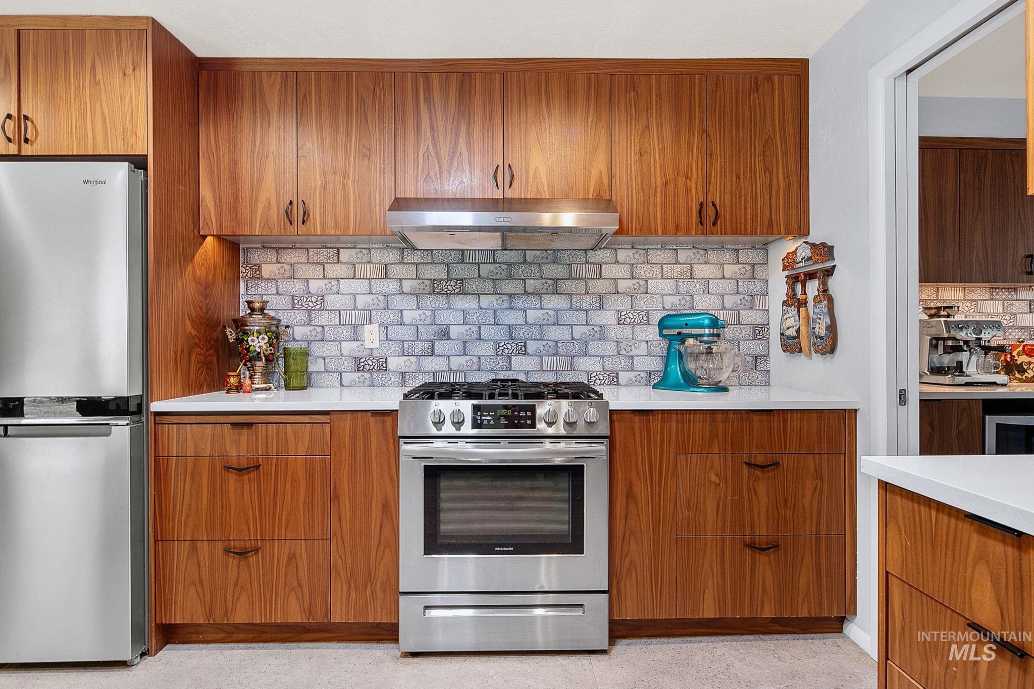 5932 W Poplar dr., Boise, Idaho 83704, 4 Bedrooms, 2 Bathrooms, Residential For Sale, Price $679,000,MLS 98990115