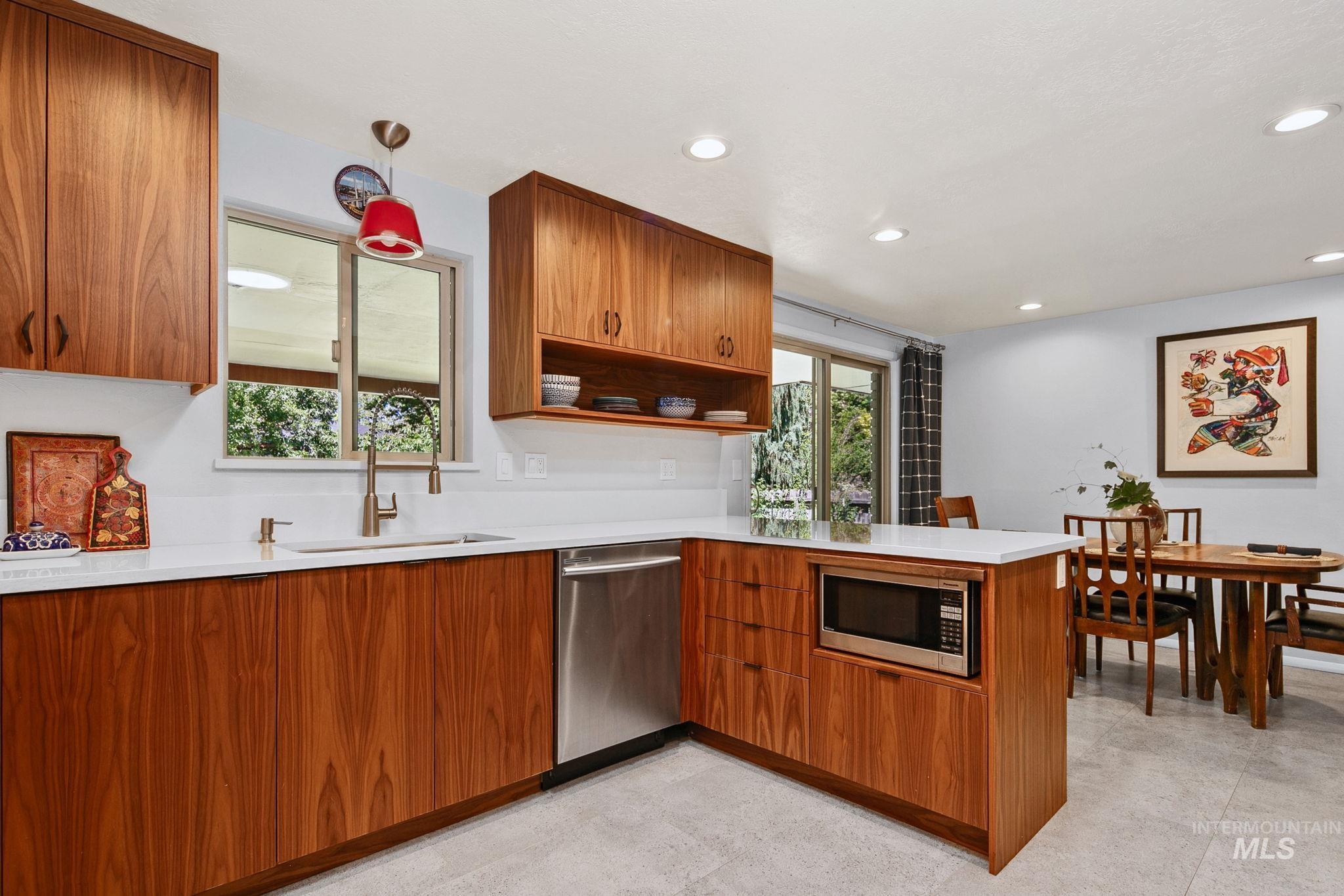 5932 W Poplar dr., Boise, Idaho 83704, 4 Bedrooms, 2 Bathrooms, Residential For Sale, Price $679,000,MLS 98990115