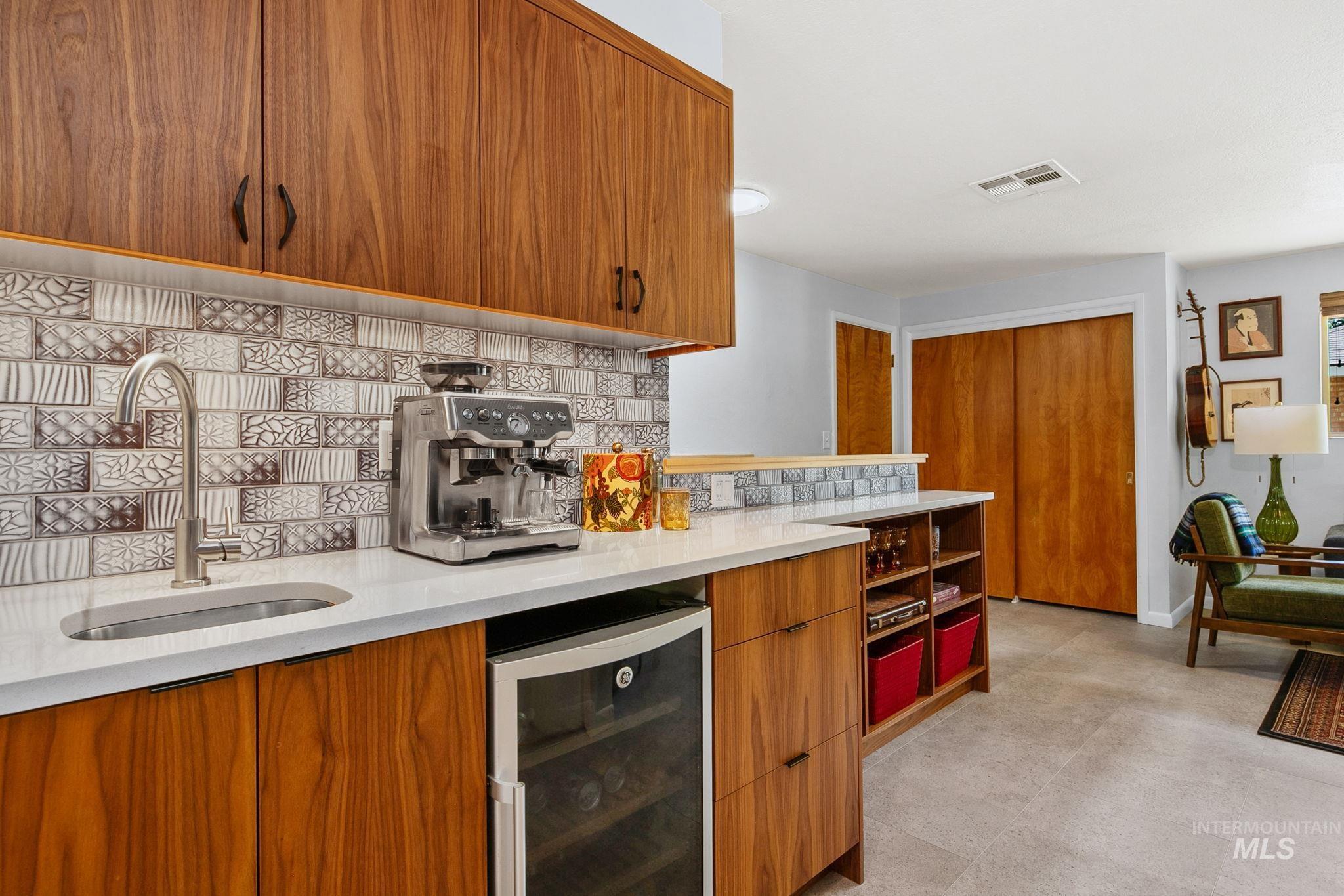 5932 W Poplar dr., Boise, Idaho 83704, 4 Bedrooms, 2 Bathrooms, Residential For Sale, Price $679,000,MLS 98990115