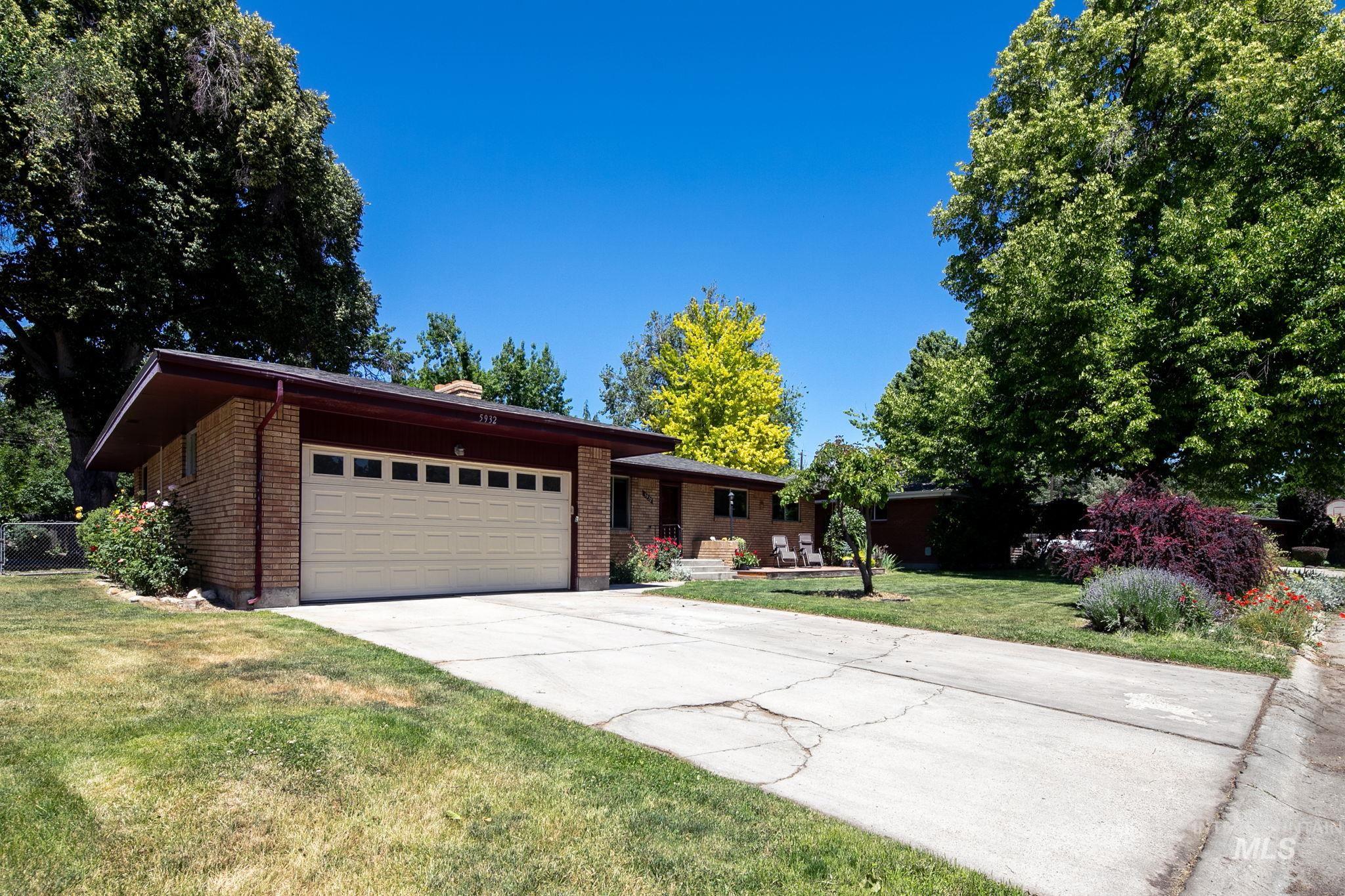 5932 W Poplar dr., Boise, Idaho 83704, 4 Bedrooms, 2 Bathrooms, Residential For Sale, Price $679,000,MLS 98990115