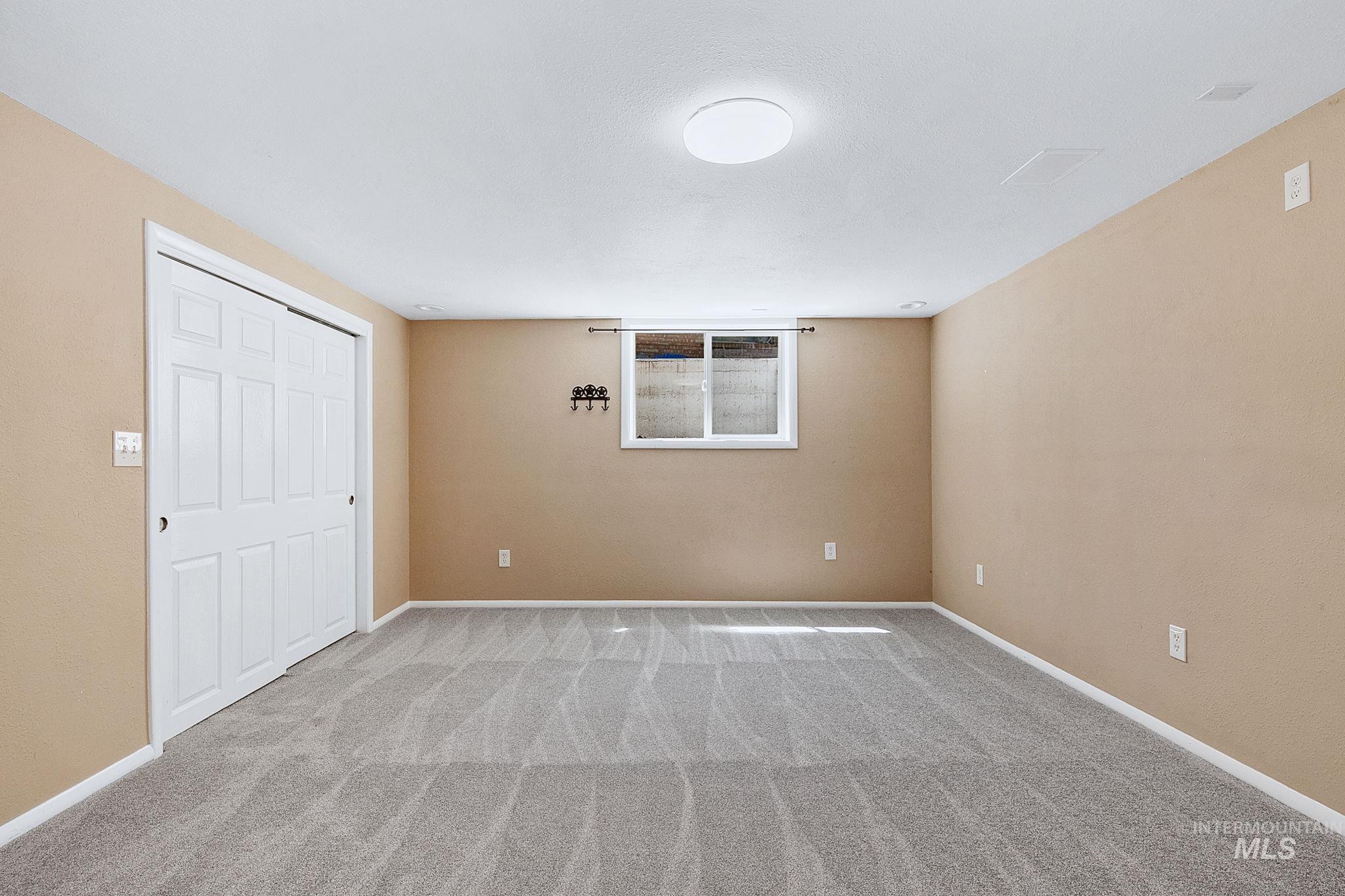 5932 W Poplar dr., Boise, Idaho 83704, 4 Bedrooms, 2 Bathrooms, Residential For Sale, Price $679,000,MLS 98990115