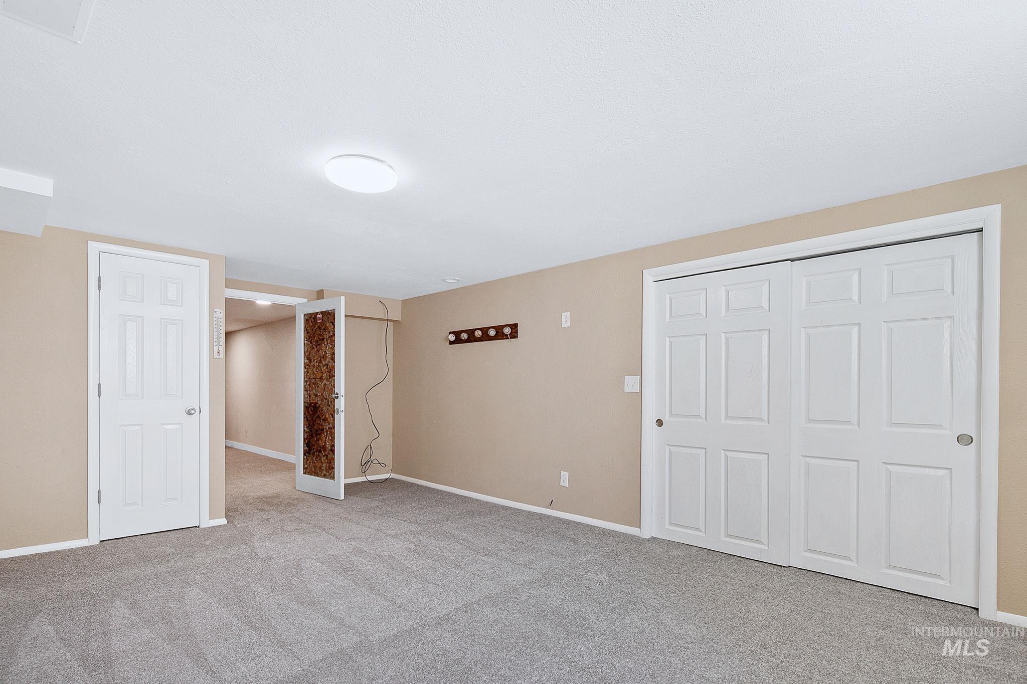 5932 W Poplar dr., Boise, Idaho 83704, 4 Bedrooms, 2 Bathrooms, Residential For Sale, Price $679,000,MLS 98990115