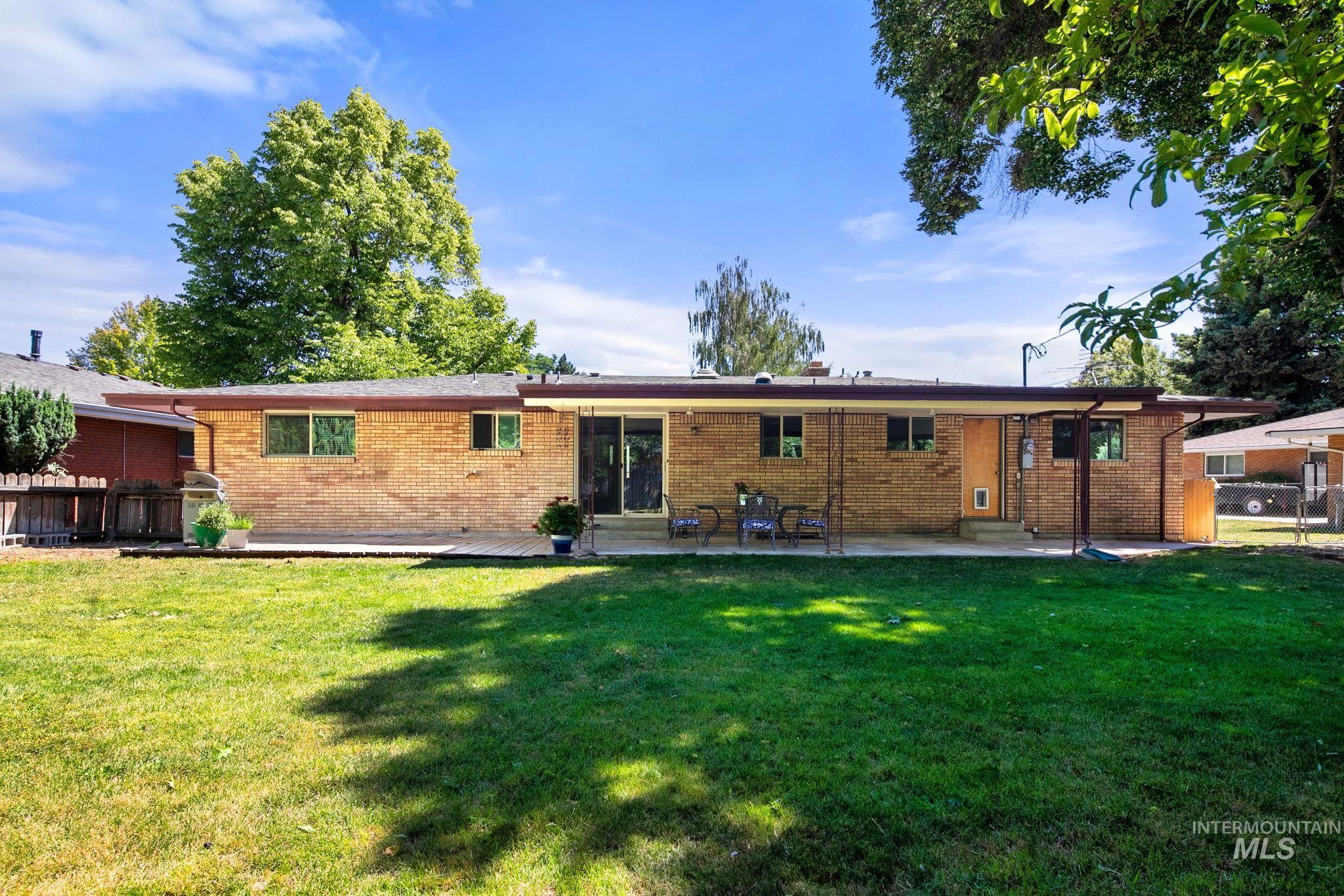 5932 W Poplar dr., Boise, Idaho 83704, 4 Bedrooms, 2 Bathrooms, Residential For Sale, Price $679,000,MLS 98990115