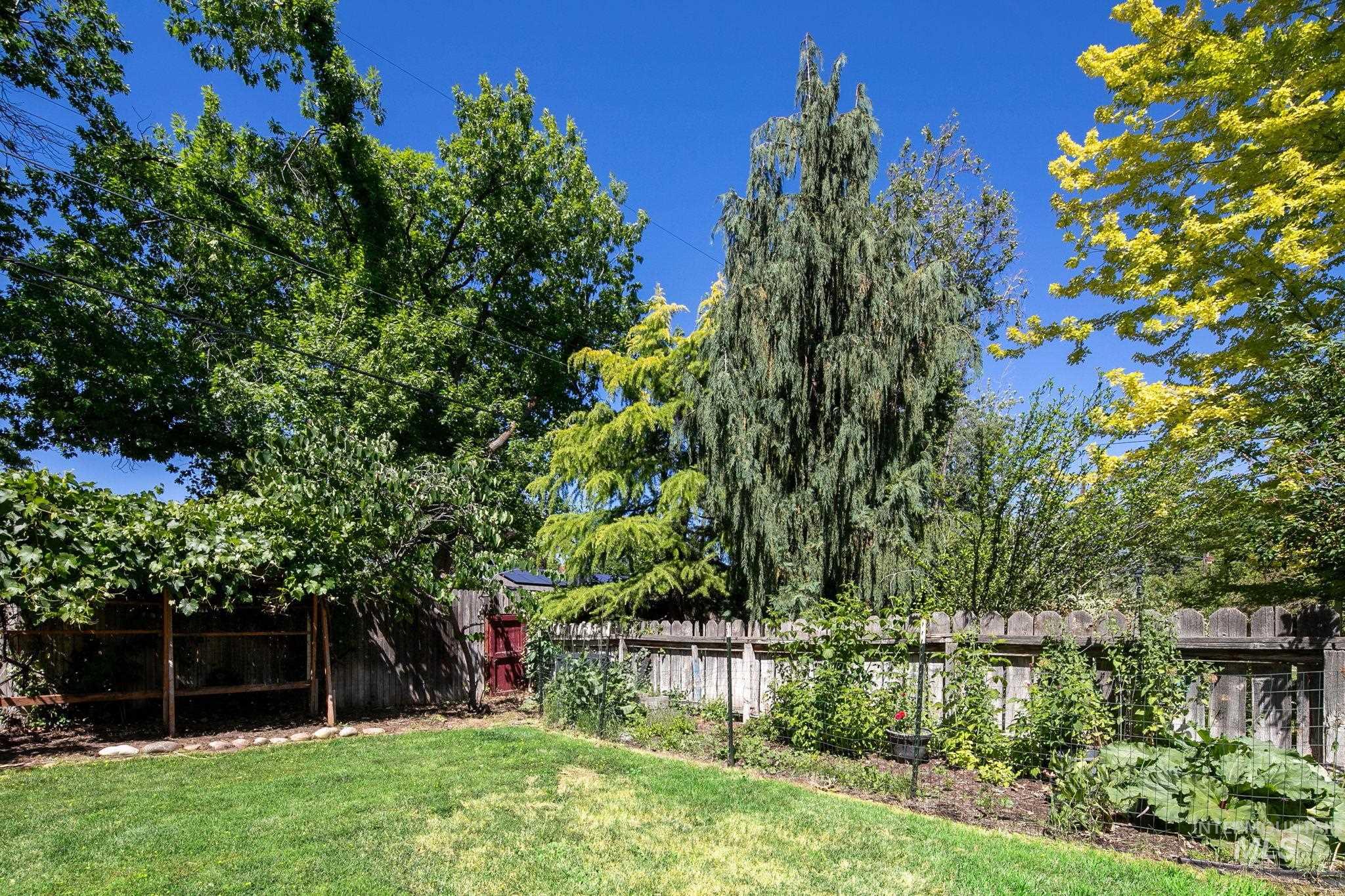 5932 W Poplar dr., Boise, Idaho 83704, 4 Bedrooms, 2 Bathrooms, Residential For Sale, Price $679,000,MLS 98990115