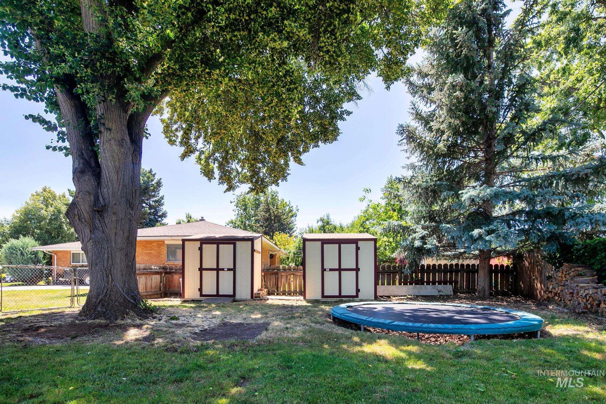 5932 W Poplar dr., Boise, Idaho 83704, 4 Bedrooms, 2 Bathrooms, Residential For Sale, Price $679,000,MLS 98990115