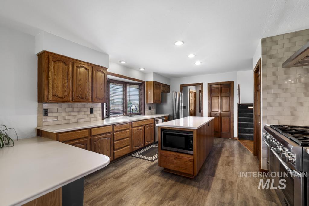 2987 E 3500 N, Twin Falls, Idaho 83301-0307, 3 Bedrooms, 3 Bathrooms, Residential For Sale, Price $695,000,MLS 98990116