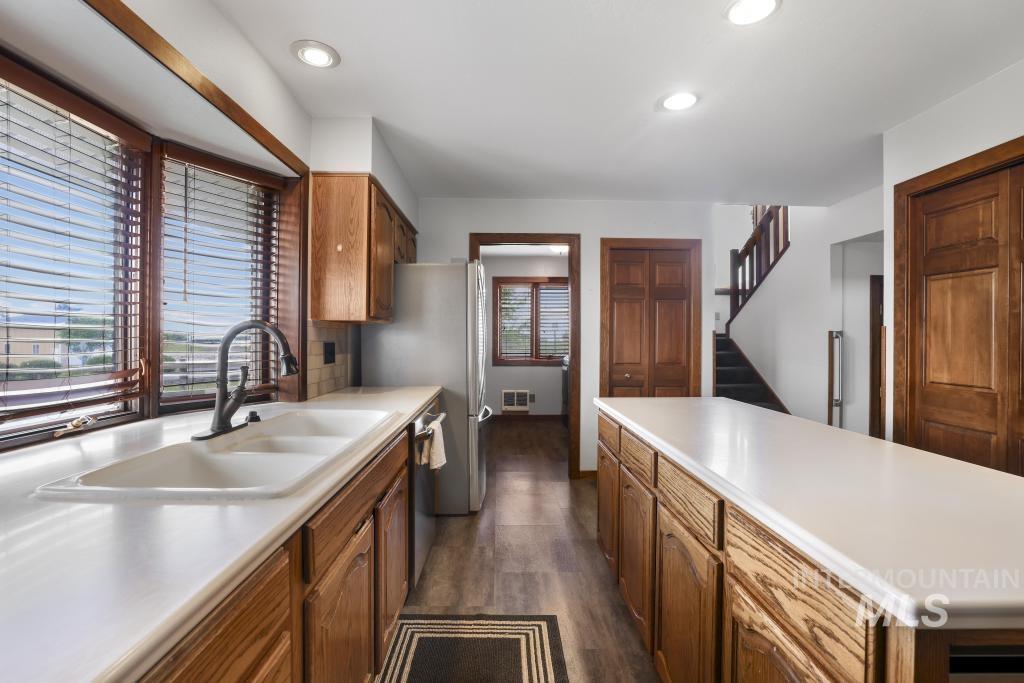 2987 E 3500 N, Twin Falls, Idaho 83301-0307, 3 Bedrooms, 3 Bathrooms, Residential For Sale, Price $695,000,MLS 98990116