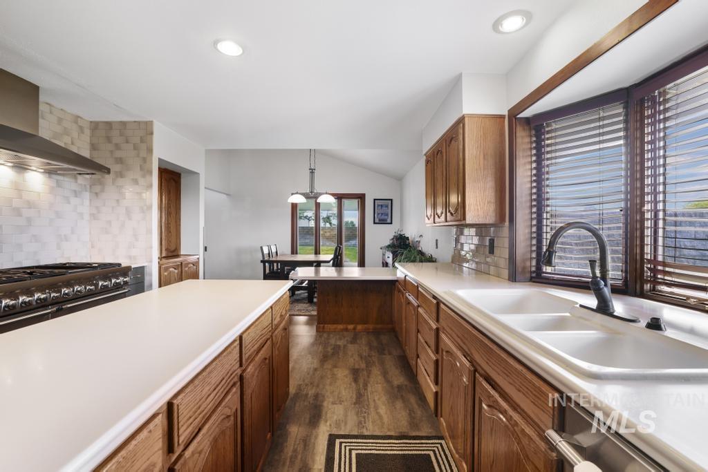 2987 E 3500 N, Twin Falls, Idaho 83301-0307, 3 Bedrooms, 3 Bathrooms, Residential For Sale, Price $695,000,MLS 98990116