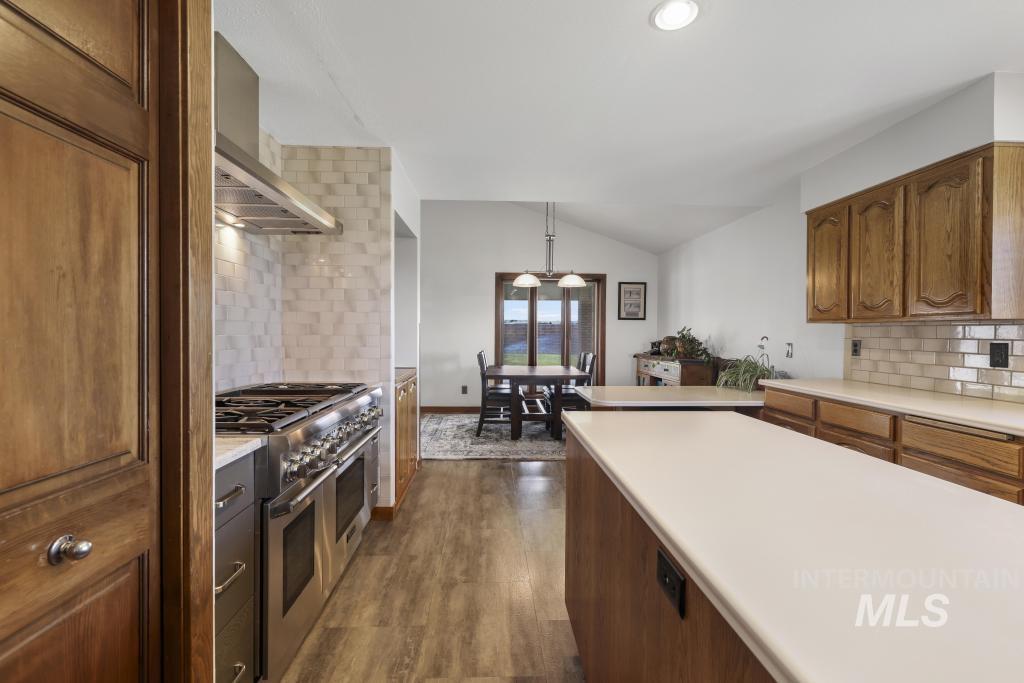 2987 E 3500 N, Twin Falls, Idaho 83301-0307, 3 Bedrooms, 3 Bathrooms, Residential For Sale, Price $695,000,MLS 98990116