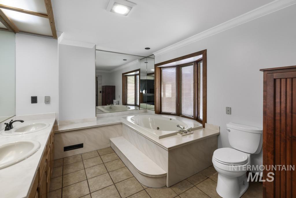 2987 E 3500 N, Twin Falls, Idaho 83301-0307, 3 Bedrooms, 3 Bathrooms, Residential For Sale, Price $695,000,MLS 98990116