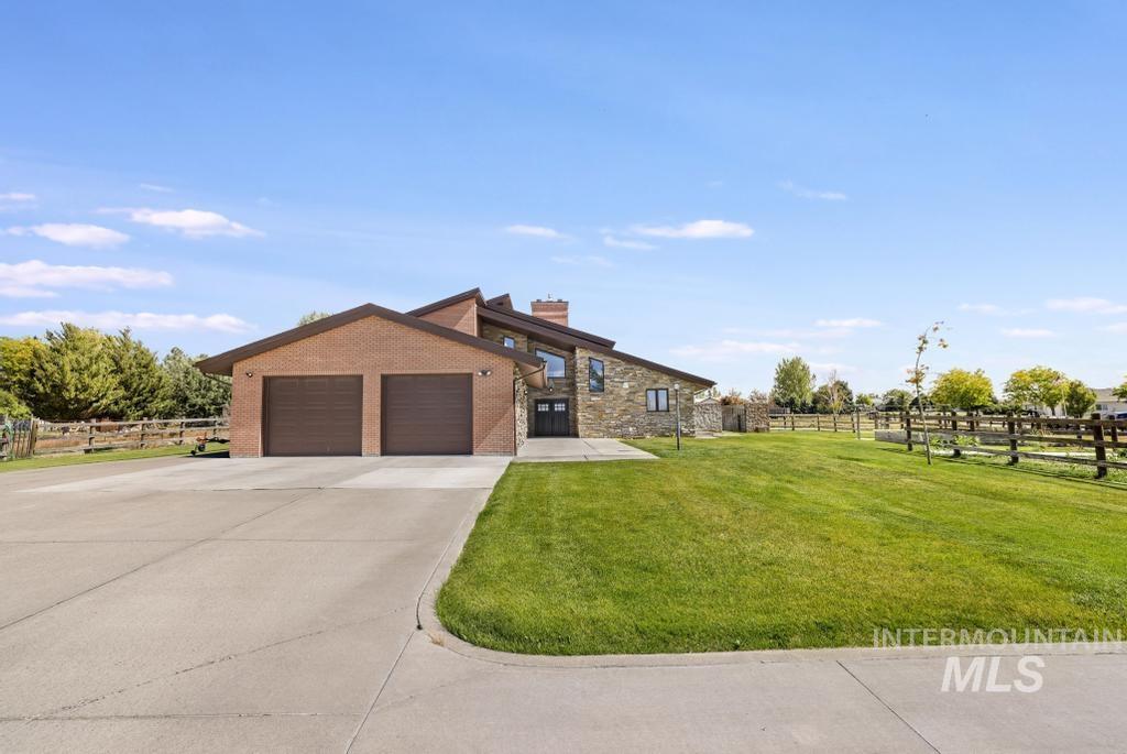 2987 E 3500 N, Twin Falls, Idaho 83301-0307, 3 Bedrooms, 3 Bathrooms, Residential For Sale, Price $695,000,MLS 98990116