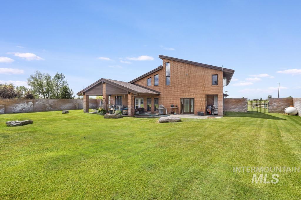 2987 E 3500 N, Twin Falls, Idaho 83301-0307, 3 Bedrooms, 3 Bathrooms, Residential For Sale, Price $695,000,MLS 98990116