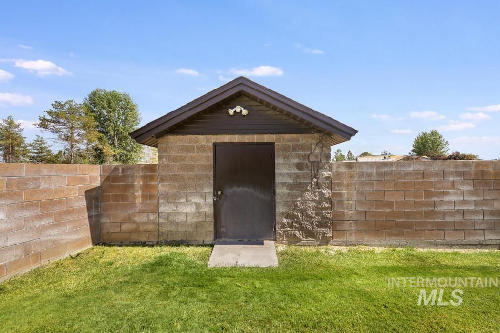 2987 E 3500 N, Twin Falls, Idaho 83301-0307, 3 Bedrooms, 3 Bathrooms, Residential For Sale, Price $695,000,MLS 98990116