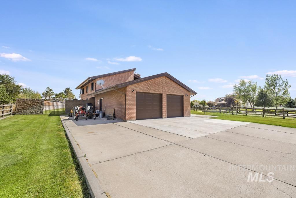 2987 E 3500 N, Twin Falls, Idaho 83301-0307, 3 Bedrooms, 3 Bathrooms, Residential For Sale, Price $695,000,MLS 98990116