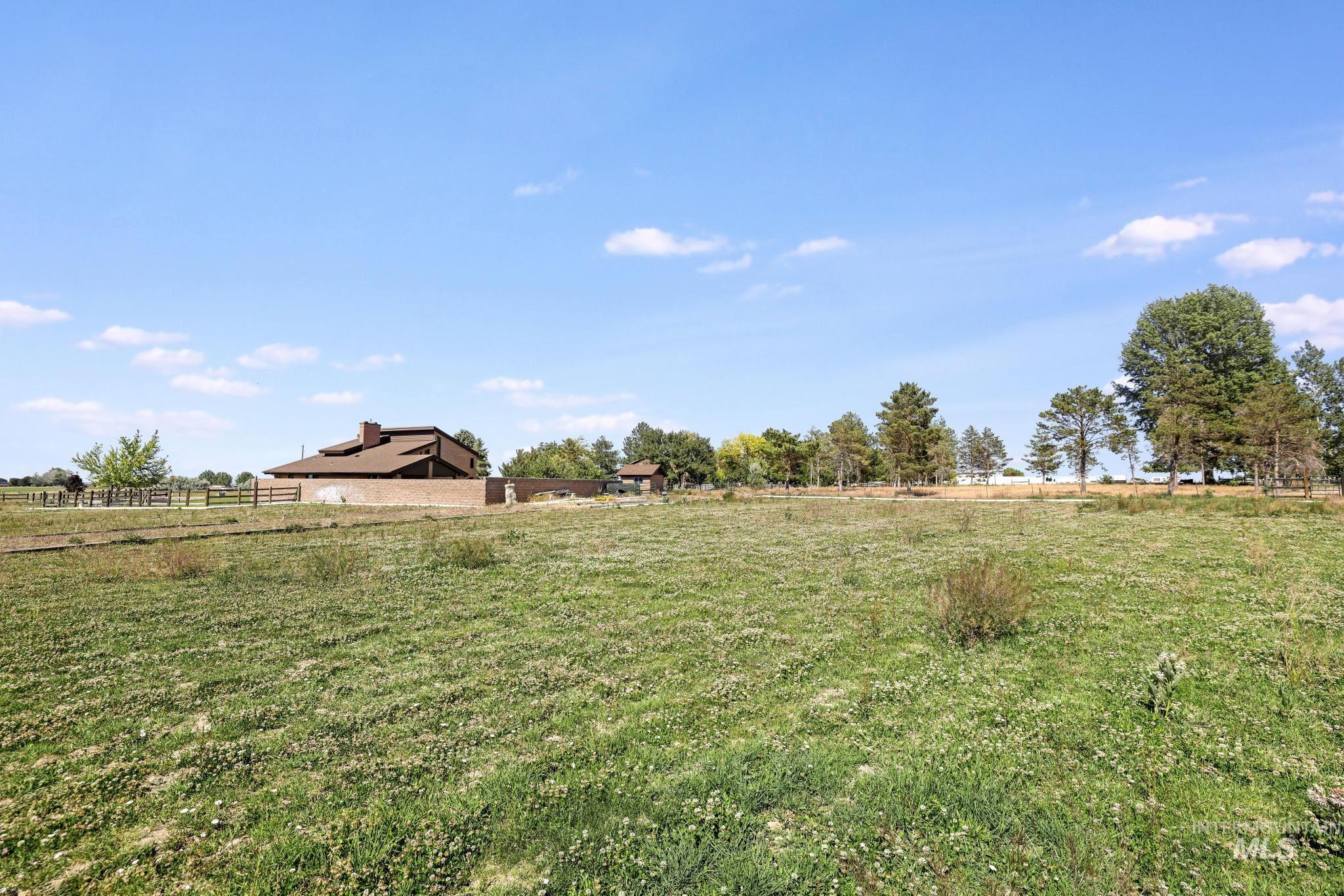 2987 E 3500 N, Twin Falls, Idaho 83301-0307, 3 Bedrooms, 3 Bathrooms, Residential For Sale, Price $695,000,MLS 98990116