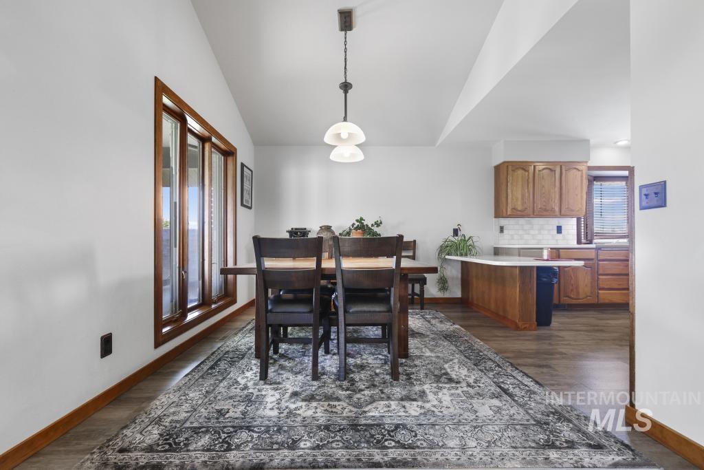 2987 E 3500 N, Twin Falls, Idaho 83301-0307, 3 Bedrooms, 3 Bathrooms, Residential For Sale, Price $695,000,MLS 98990116