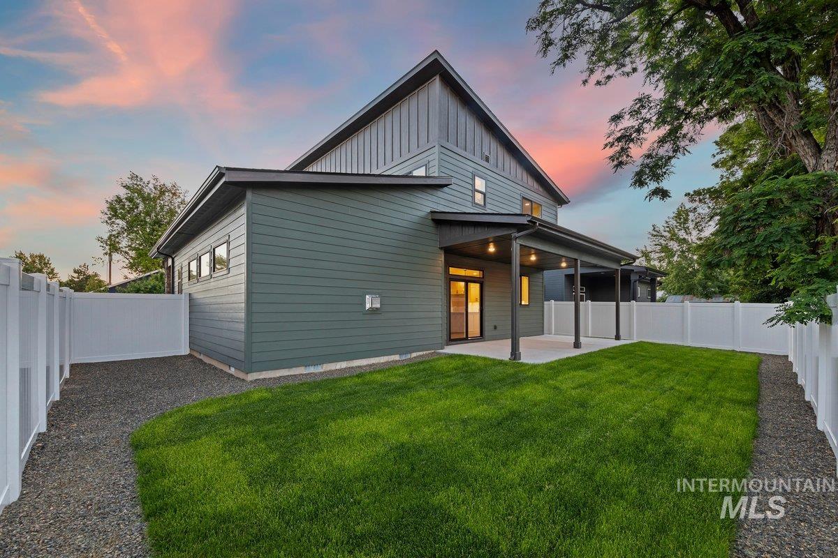 3752 Jackie Lane, Boise, Idaho 83704, 3 Bedrooms, 2.5 Bathrooms, Residential For Sale, Price $569,900,MLS 98990127