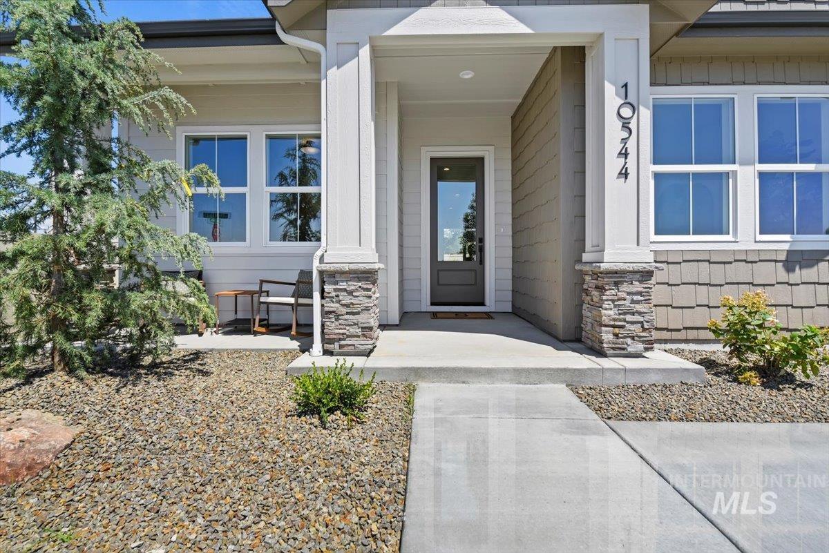 10480 W Mizzle Drive, Star, Idaho 83669, 4 Bedrooms, 3 Bathrooms, Residential For Sale, Price $799,900,MLS 98990134