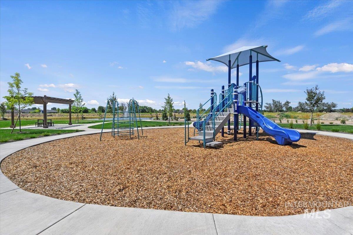 10480 W Mizzle Drive, Star, Idaho 83669, 4 Bedrooms, 3 Bathrooms, Residential For Sale, Price $799,900,MLS 98990134