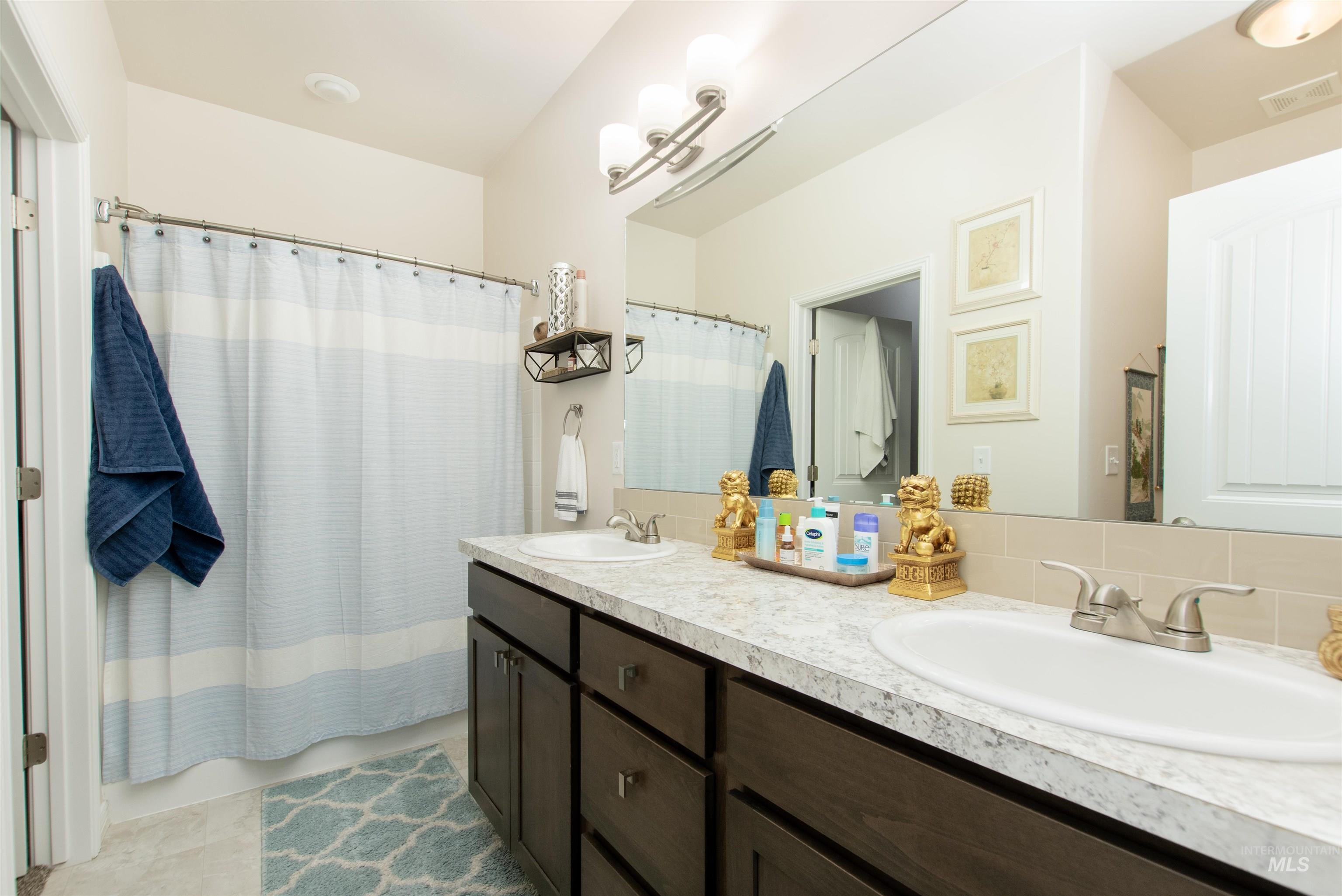 1167 N College Road West, Twin Falls, Idaho 83301, 3 Bedrooms, 2 Bathrooms, Residential For Sale, Price $385,000,MLS 98990147