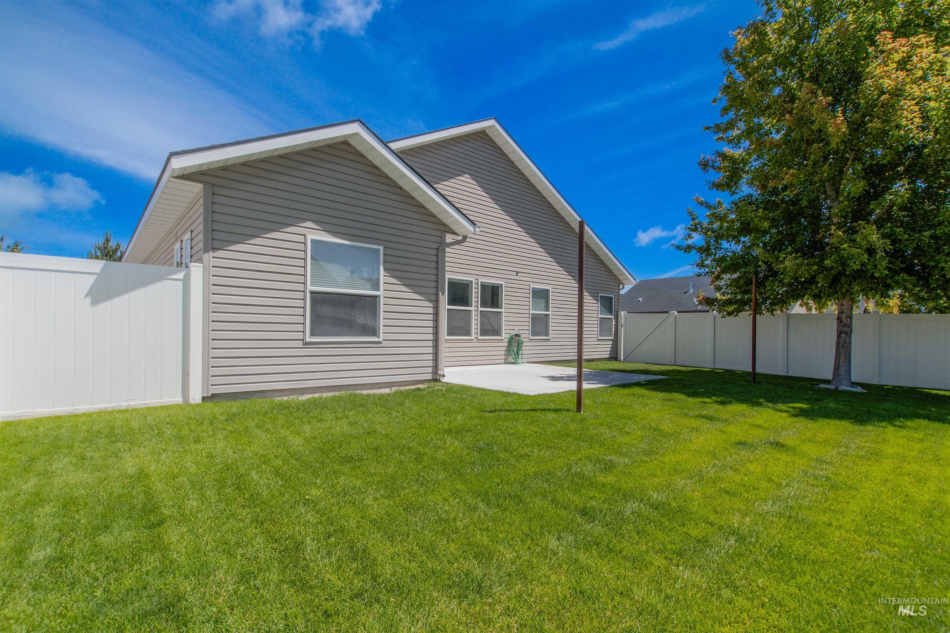 1167 N College Road West, Twin Falls, Idaho 83301, 3 Bedrooms, 2 Bathrooms, Residential For Sale, Price $385,000,MLS 98990147