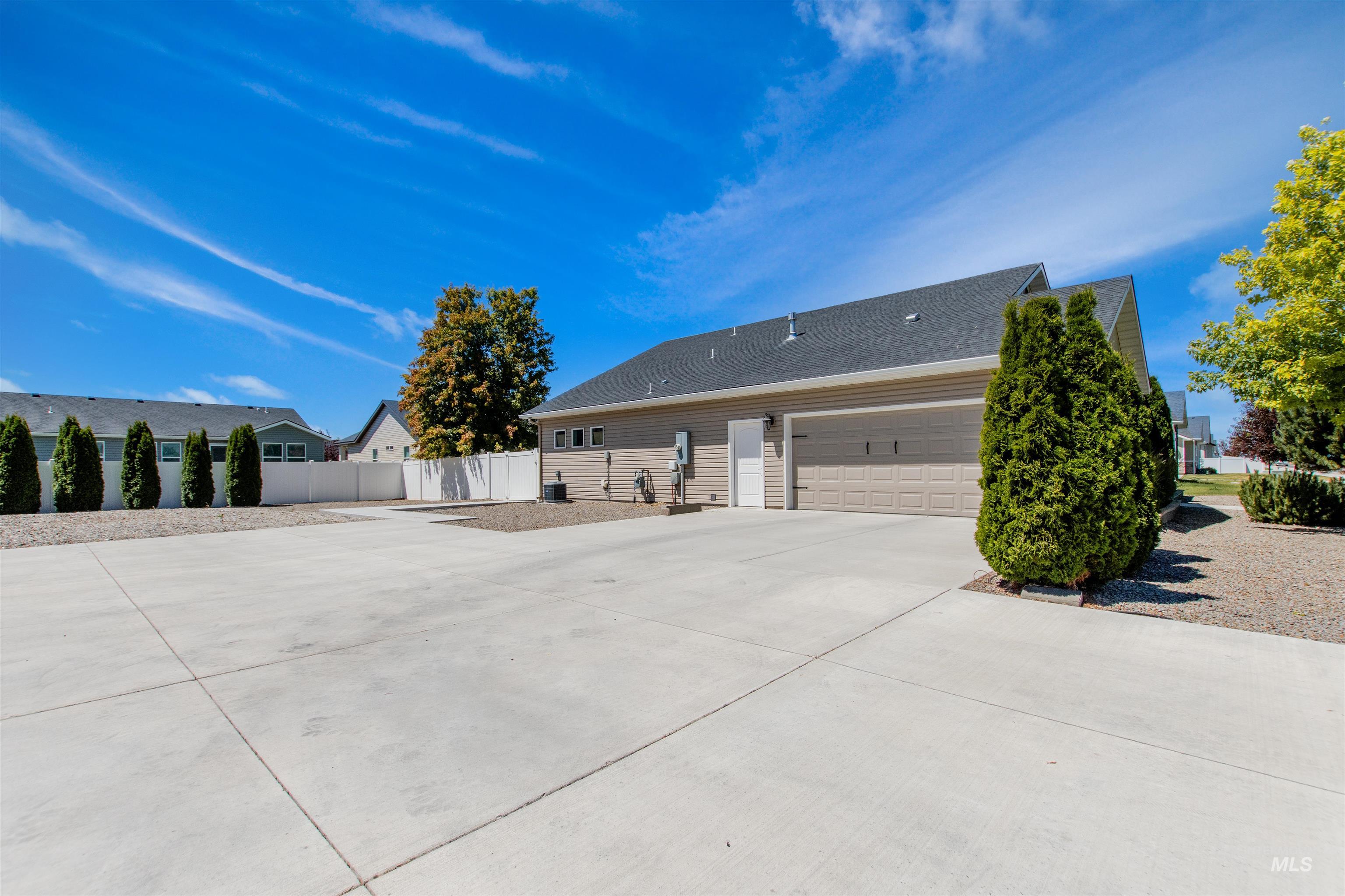 1167 N College Road West, Twin Falls, Idaho 83301, 3 Bedrooms, 2 Bathrooms, Residential For Sale, Price $385,000,MLS 98990147